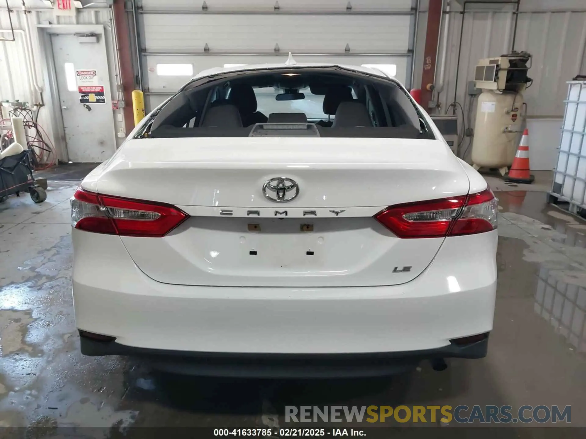 16 fotografías del automóvil dañado 4T1B11HK4KU853137 TOYOTA CAMRY 2019