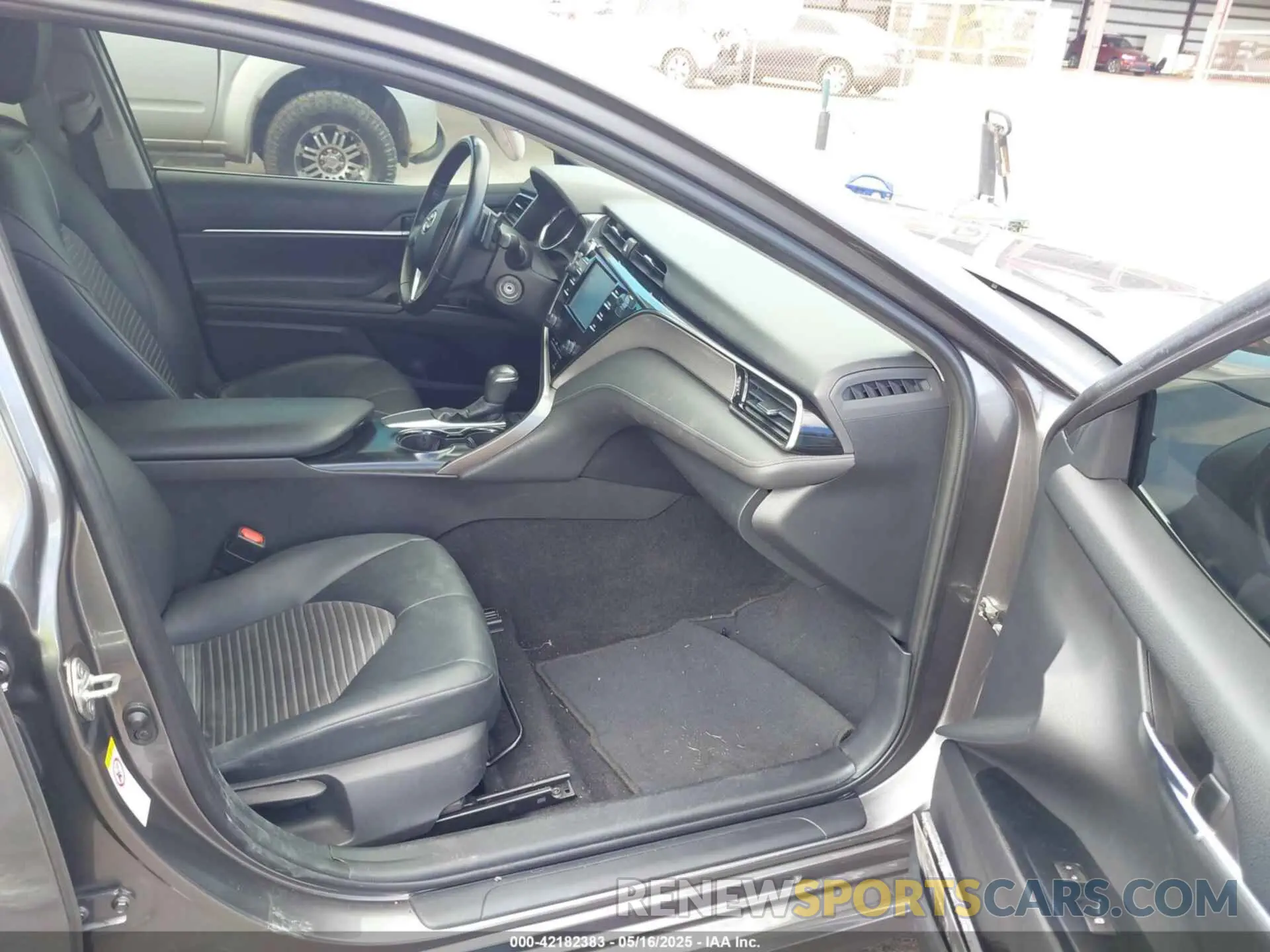 5 fotografías del automóvil dañado 4T1B11HK5KU165065 TOYOTA CAMRY 2019