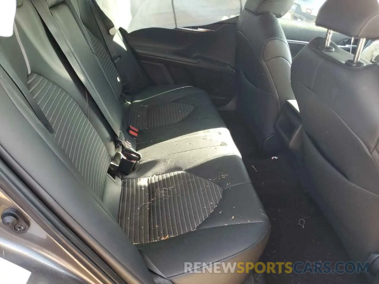 10 fotografías del automóvil dañado 4T1B11HK5KU186935 TOYOTA CAMRY 2019