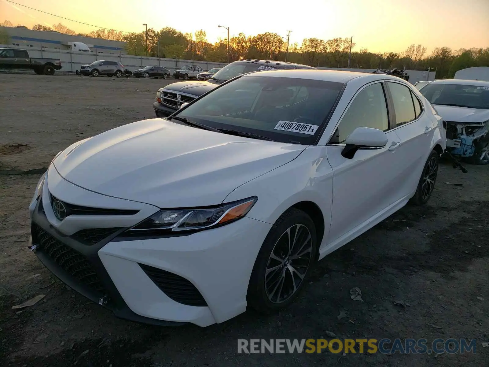 2 fotografías del automóvil dañado 4T1B11HK5KU188670 TOYOTA CAMRY 2019