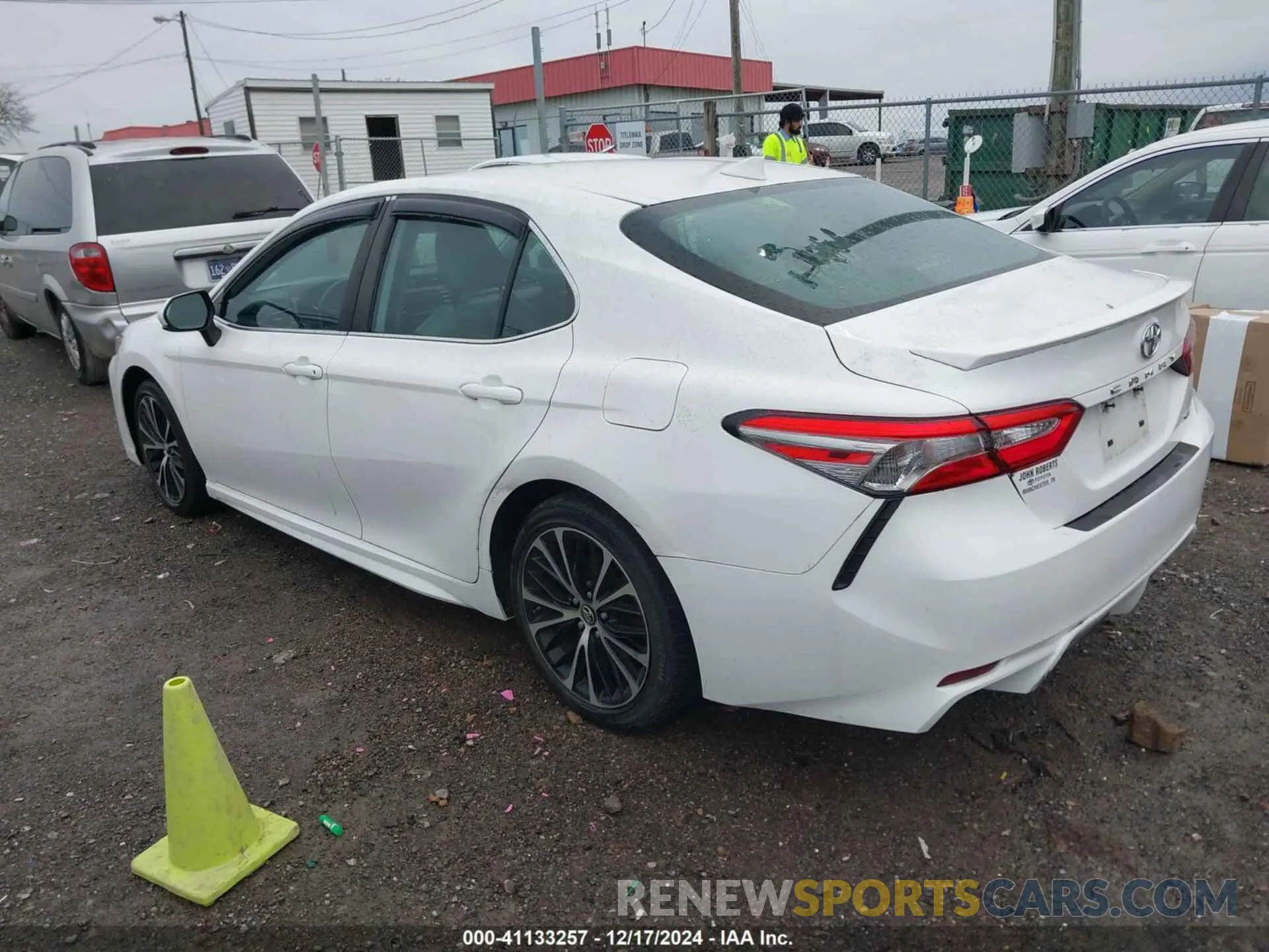 3 fotografías del automóvil dañado 4T1B11HK5KU199796 TOYOTA CAMRY 2019