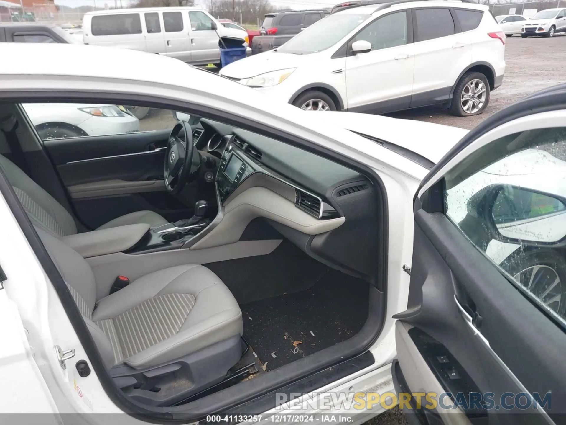5 fotografías del automóvil dañado 4T1B11HK5KU199796 TOYOTA CAMRY 2019