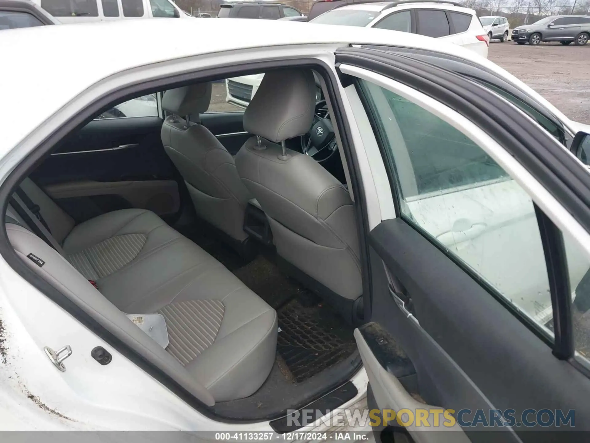 8 fotografías del automóvil dañado 4T1B11HK5KU199796 TOYOTA CAMRY 2019