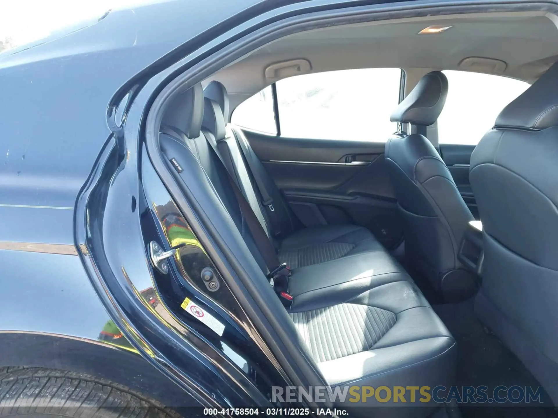 8 fotografías del automóvil dañado 4T1B11HK5KU201997 TOYOTA CAMRY 2019