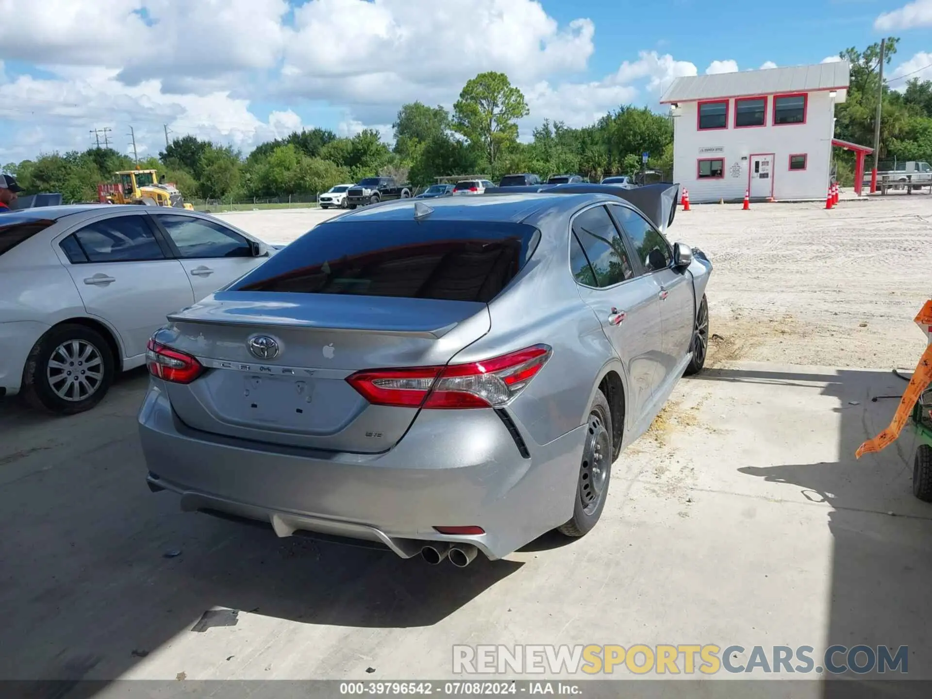4 fotografías del automóvil dañado 4T1B11HK5KU214345 TOYOTA CAMRY 2019
