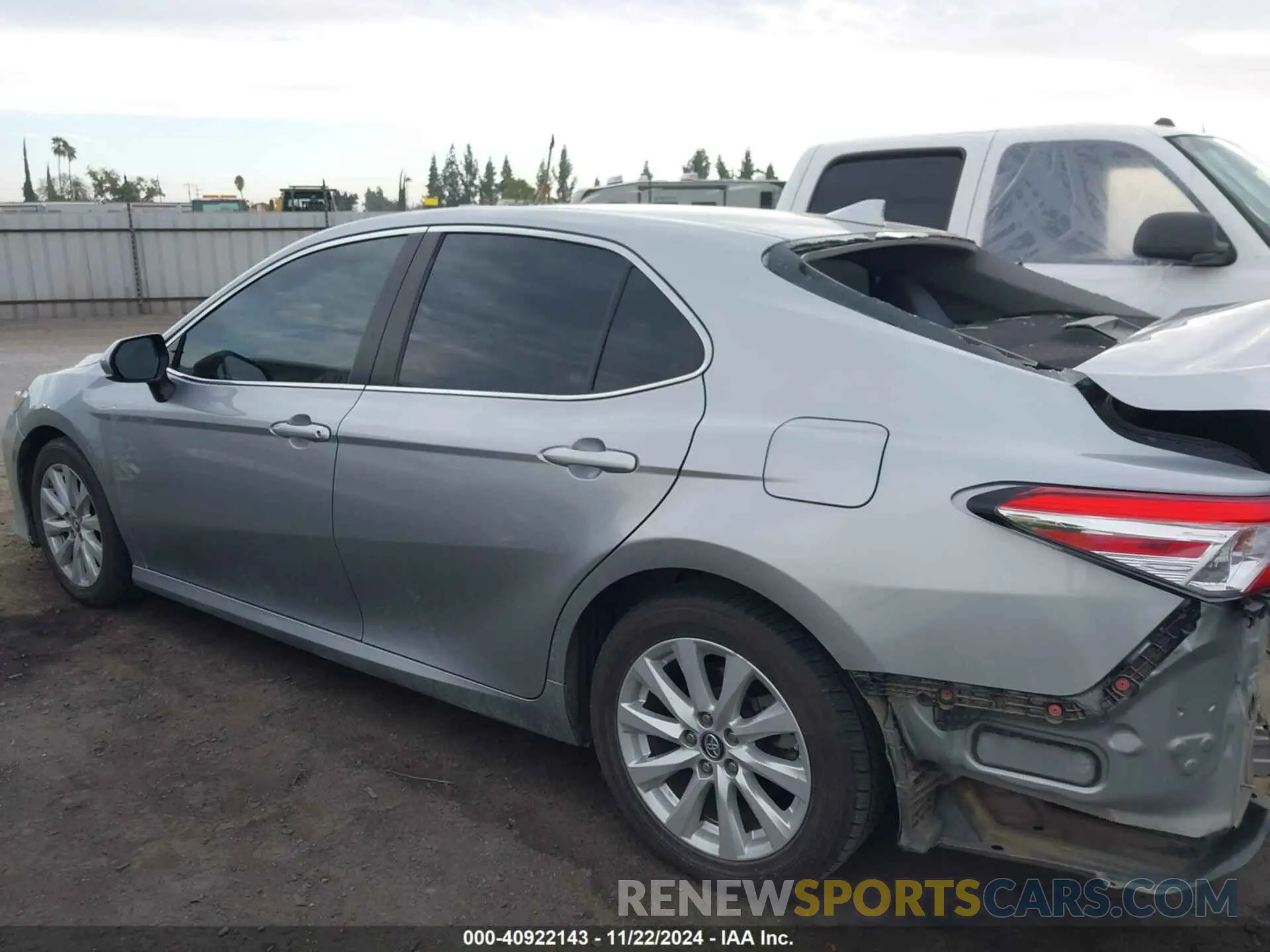 15 fotografías del automóvil dañado 4T1B11HK5KU241190 TOYOTA CAMRY 2019