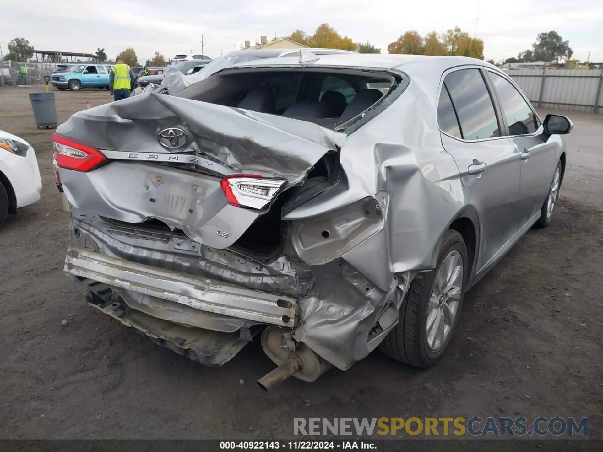 4 fotografías del automóvil dañado 4T1B11HK5KU241190 TOYOTA CAMRY 2019