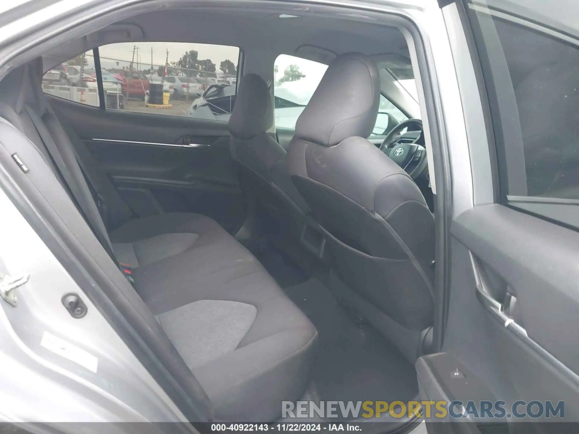 8 fotografías del automóvil dañado 4T1B11HK5KU241190 TOYOTA CAMRY 2019