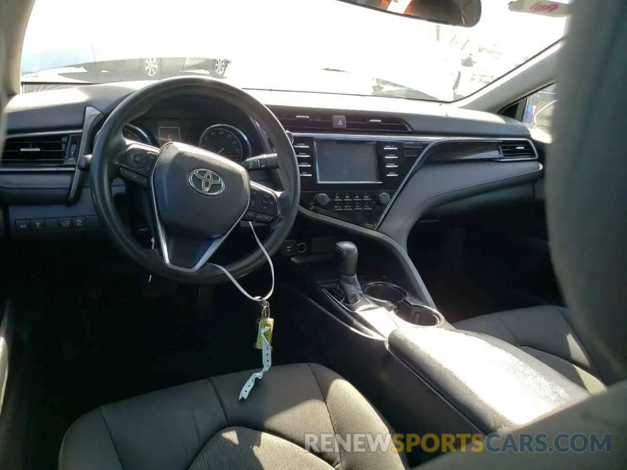 8 fotografías del automóvil dañado 4T1B11HK5KU255803 TOYOTA CAMRY 2019