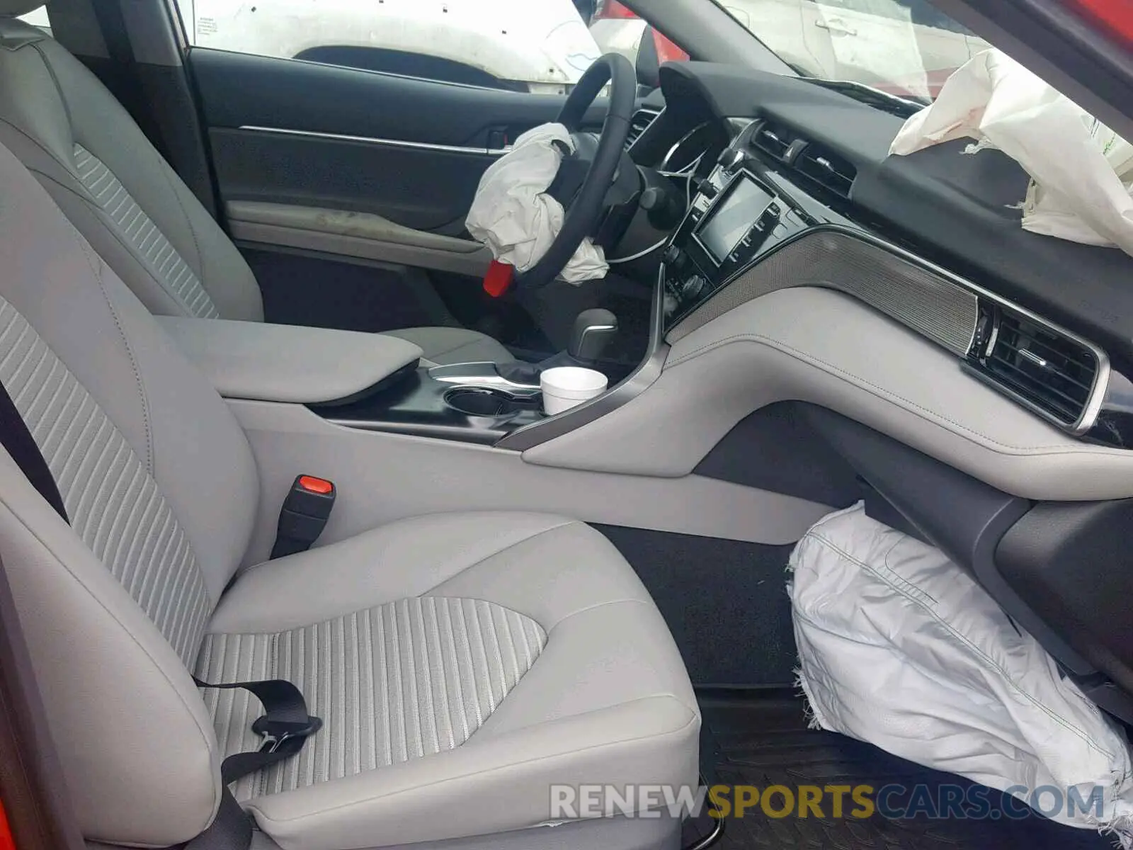 5 fotografías del automóvil dañado 4T1B11HK5KU256143 TOYOTA CAMRY 2019