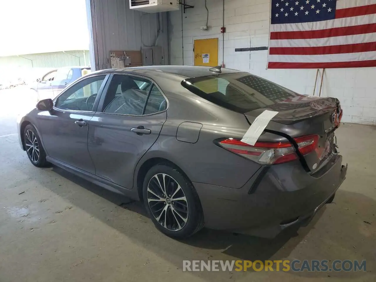 2 fotografías del automóvil dañado 4T1B11HK5KU685654 TOYOTA CAMRY 2019