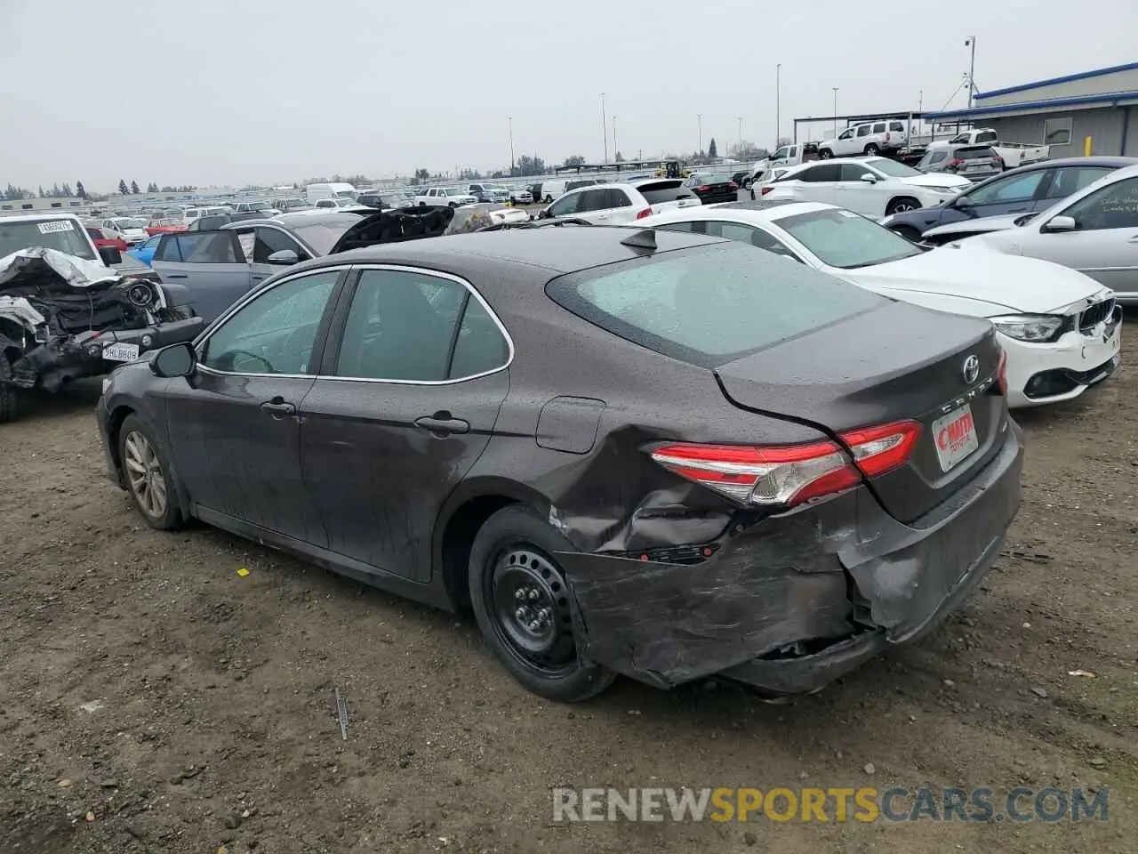 2 fotografías del automóvil dañado 4T1B11HK5KU687842 TOYOTA CAMRY 2019