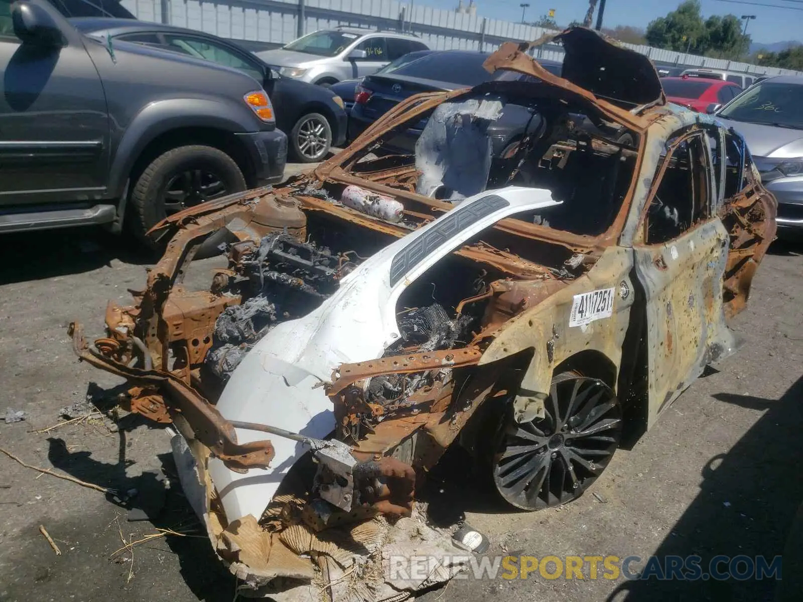 2 fotografías del automóvil dañado 4T1B11HK5KU688554 TOYOTA CAMRY 2019