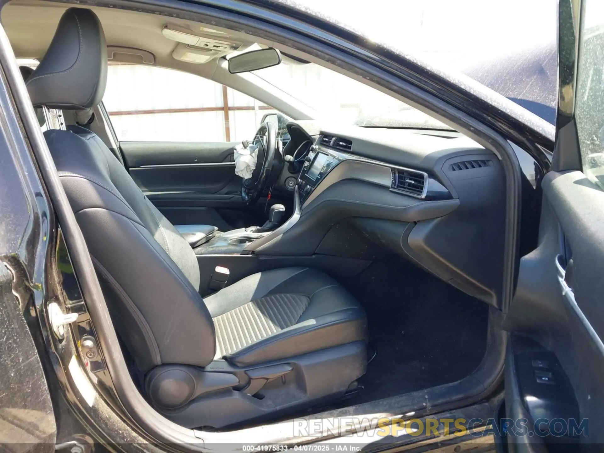 5 fotografías del automóvil dañado 4T1B11HK5KU689882 TOYOTA CAMRY 2019
