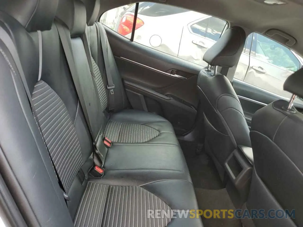 10 fotografías del automóvil dañado 4T1B11HK5KU690711 TOYOTA CAMRY 2019