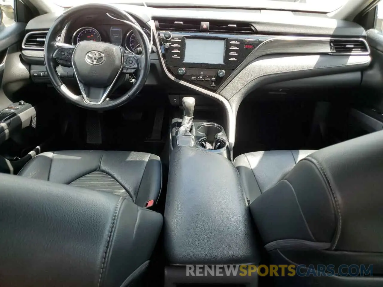 8 fotografías del automóvil dañado 4T1B11HK5KU690711 TOYOTA CAMRY 2019