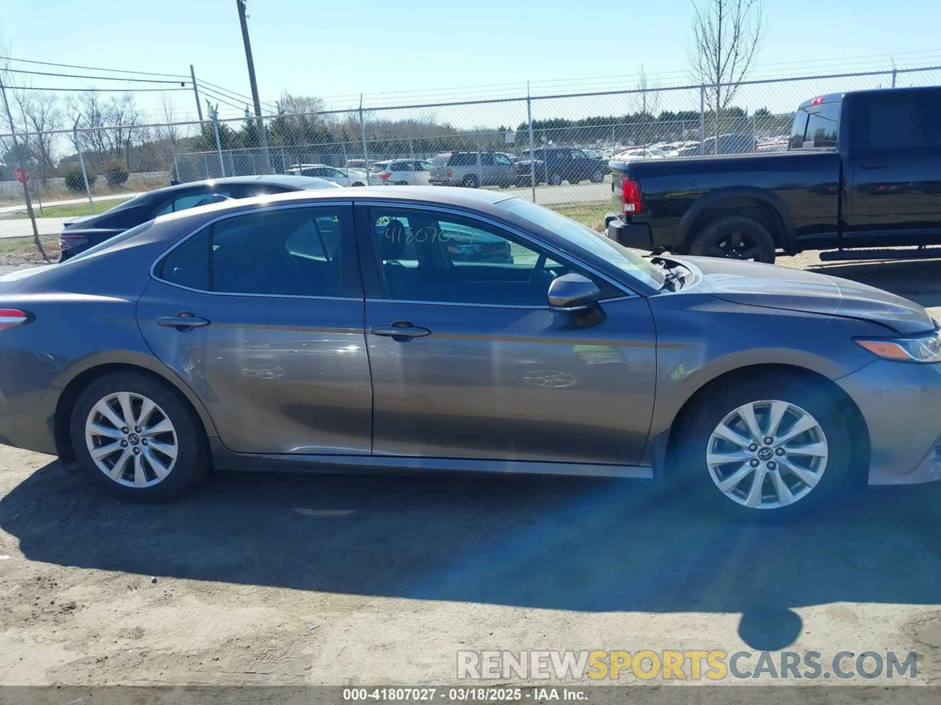 13 fotografías del automóvil dañado 4T1B11HK5KU692717 TOYOTA CAMRY 2019