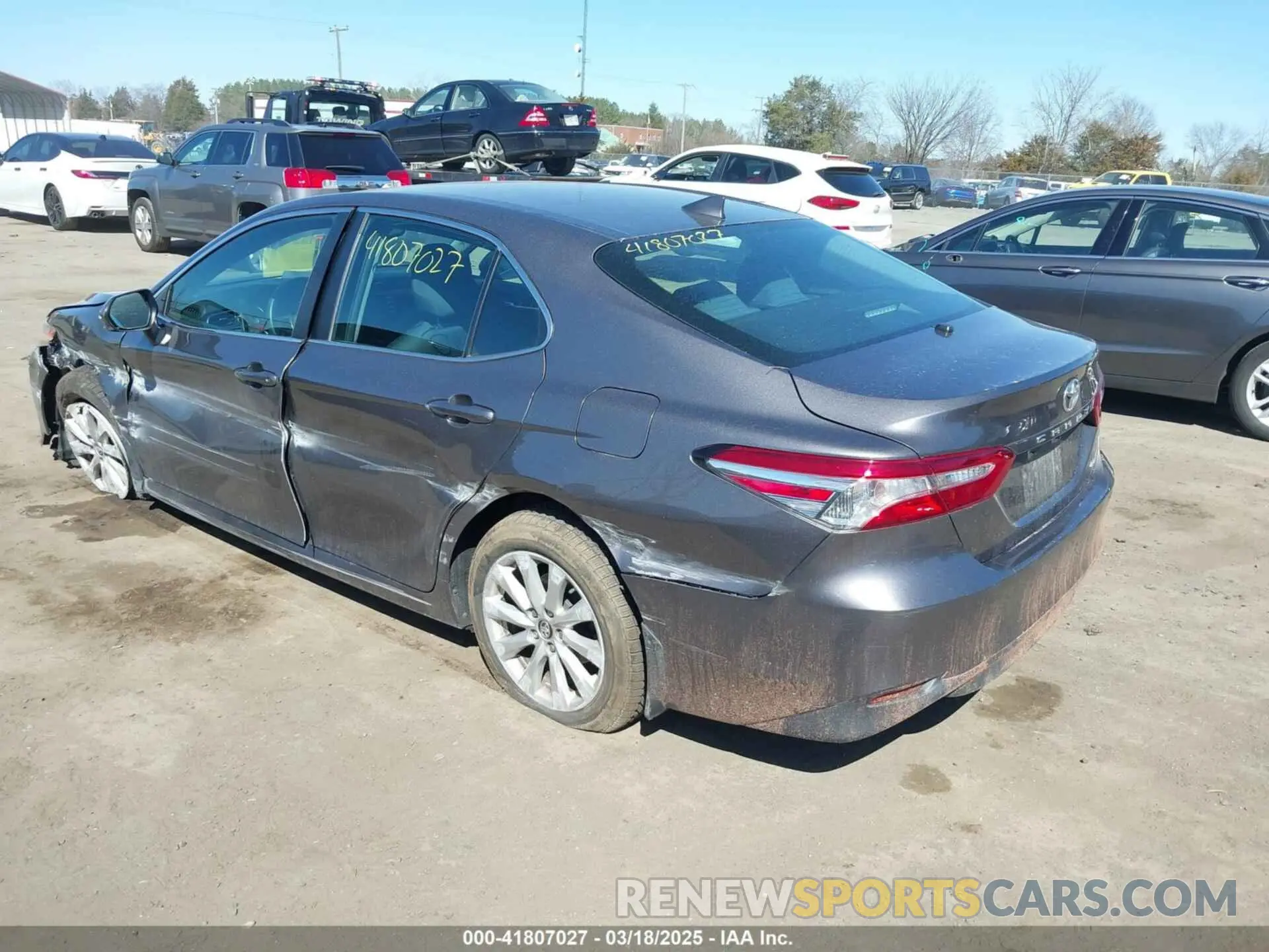 3 fotografías del automóvil dañado 4T1B11HK5KU692717 TOYOTA CAMRY 2019