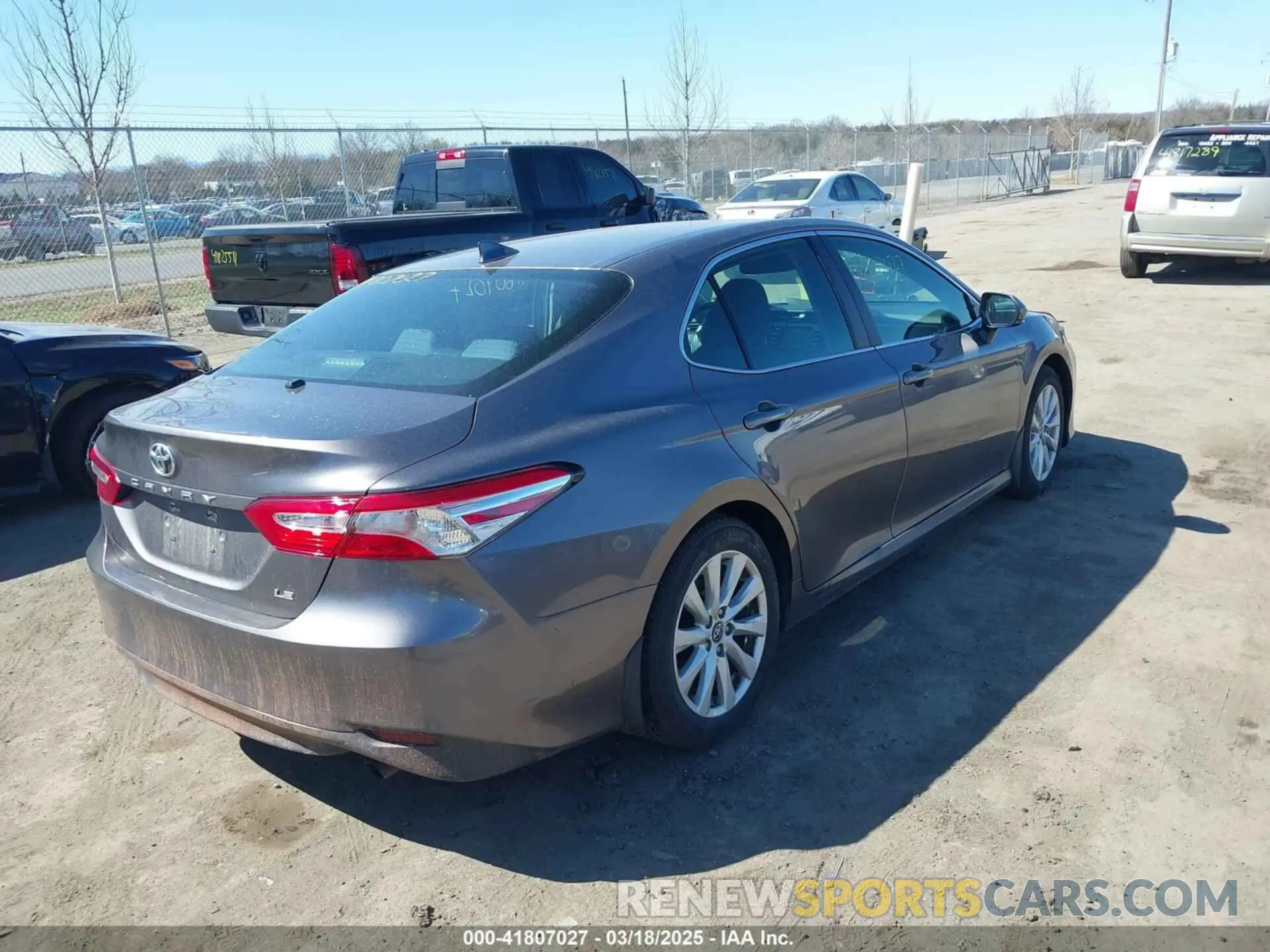 4 fotografías del automóvil dañado 4T1B11HK5KU692717 TOYOTA CAMRY 2019