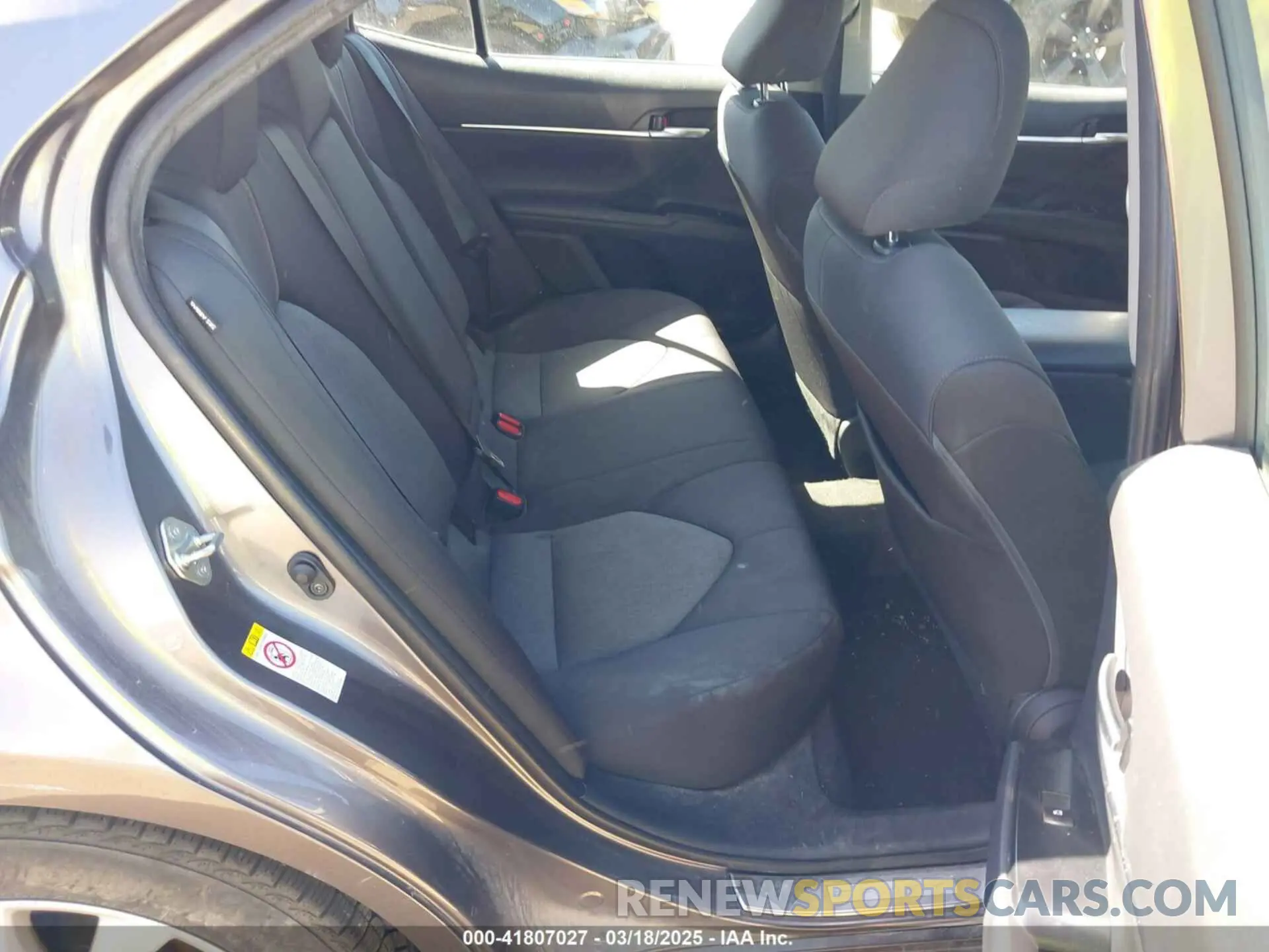8 fotografías del automóvil dañado 4T1B11HK5KU692717 TOYOTA CAMRY 2019