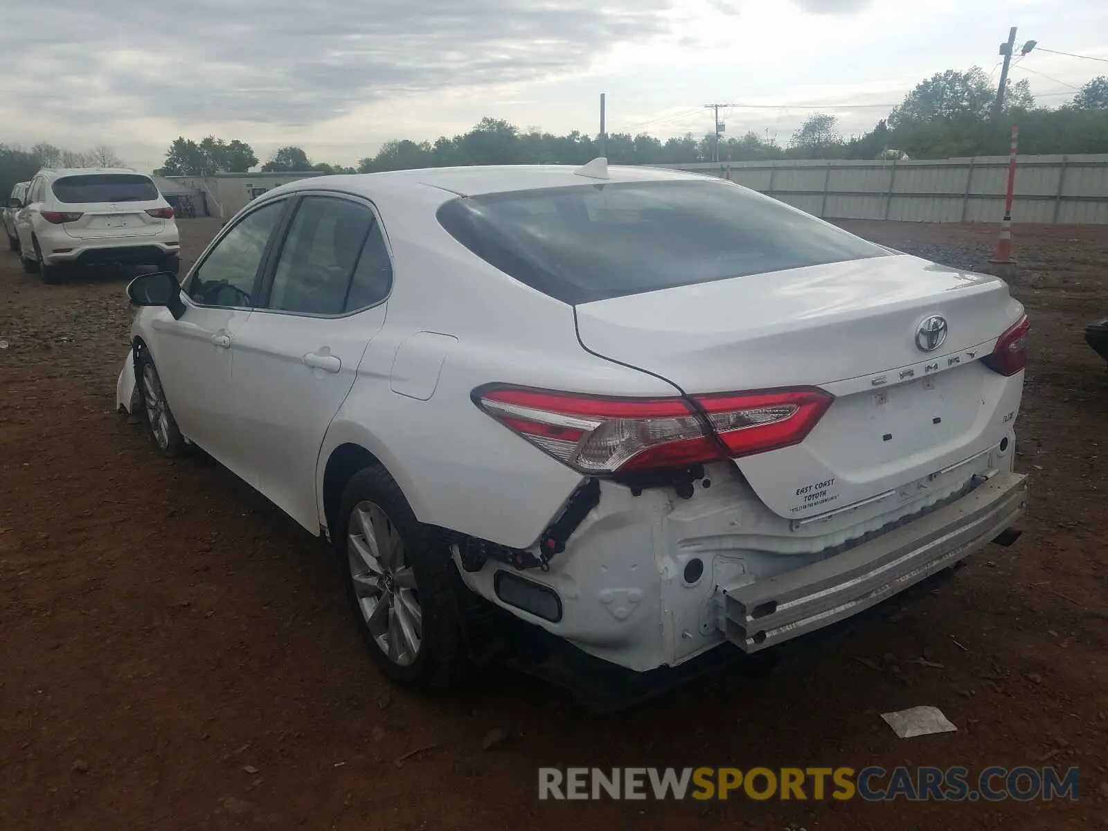 3 fotografías del automóvil dañado 4T1B11HK5KU696203 TOYOTA CAMRY 2019