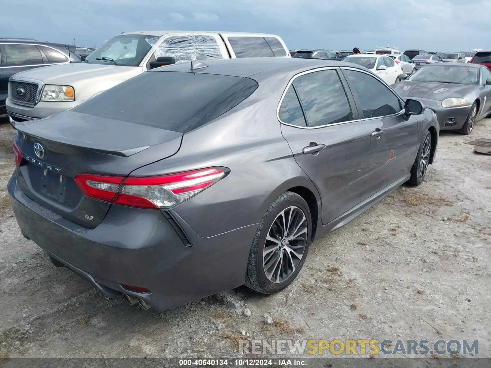 4 fotografías del automóvil dañado 4T1B11HK5KU700024 TOYOTA CAMRY 2019