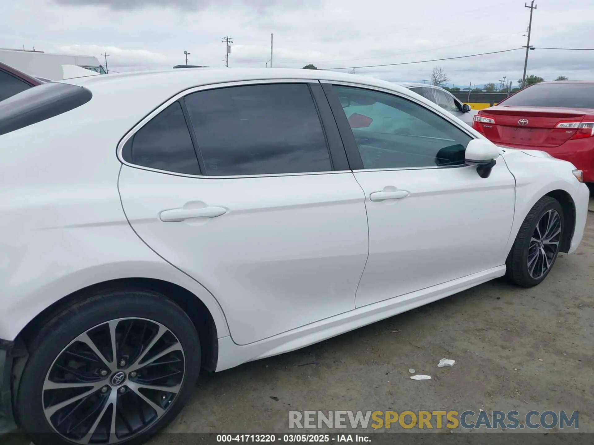14 fotografías del automóvil dañado 4T1B11HK5KU703148 TOYOTA CAMRY 2019