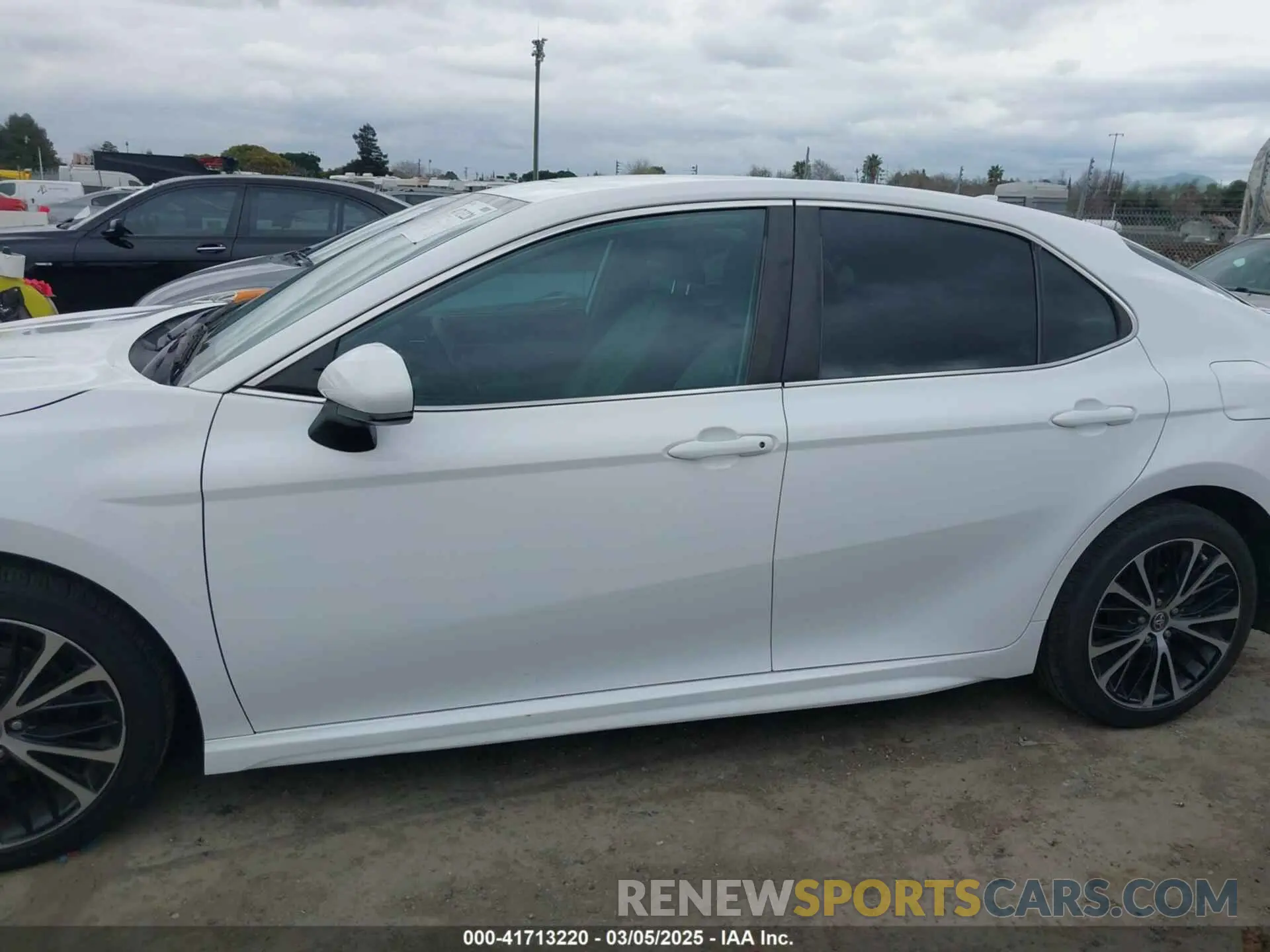 15 fotografías del automóvil dañado 4T1B11HK5KU703148 TOYOTA CAMRY 2019