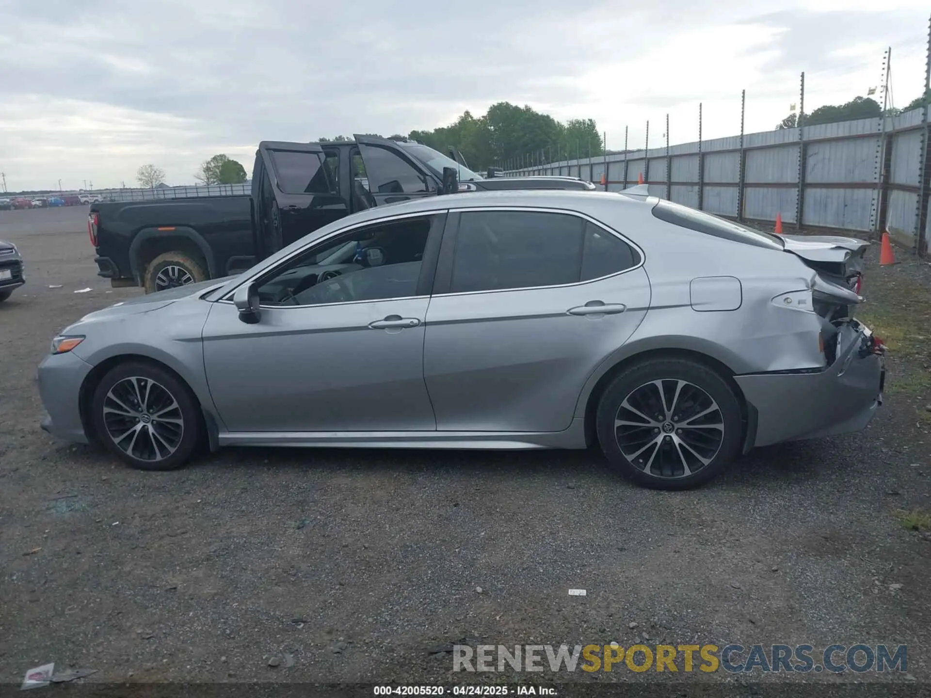 14 fotografías del automóvil dañado 4T1B11HK5KU707703 TOYOTA CAMRY 2019