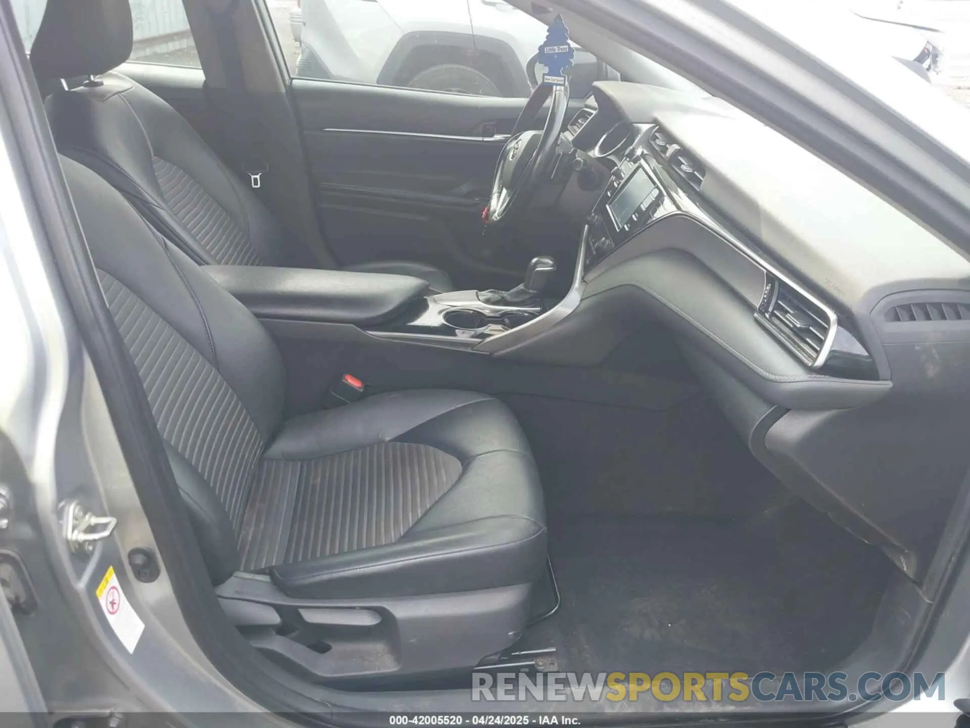 5 fotografías del automóvil dañado 4T1B11HK5KU707703 TOYOTA CAMRY 2019
