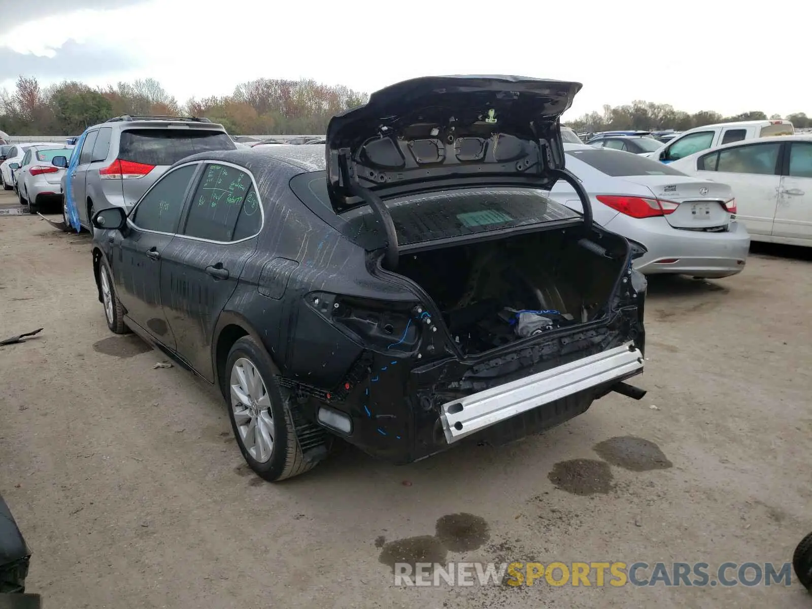 3 fotografías del automóvil dañado 4T1B11HK5KU710438 TOYOTA CAMRY 2019