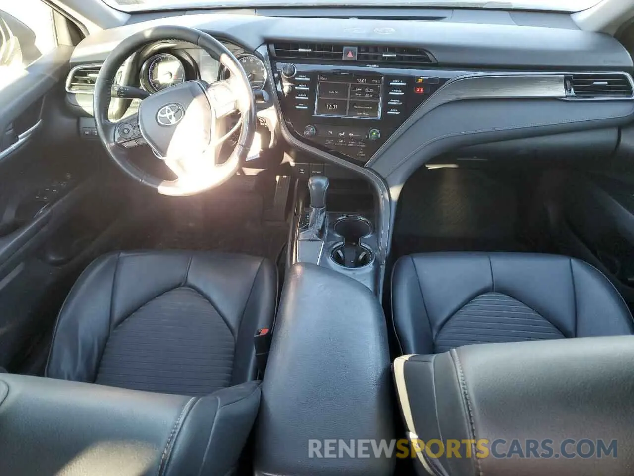 8 fotografías del automóvil dañado 4T1B11HK5KU737512 TOYOTA CAMRY 2019