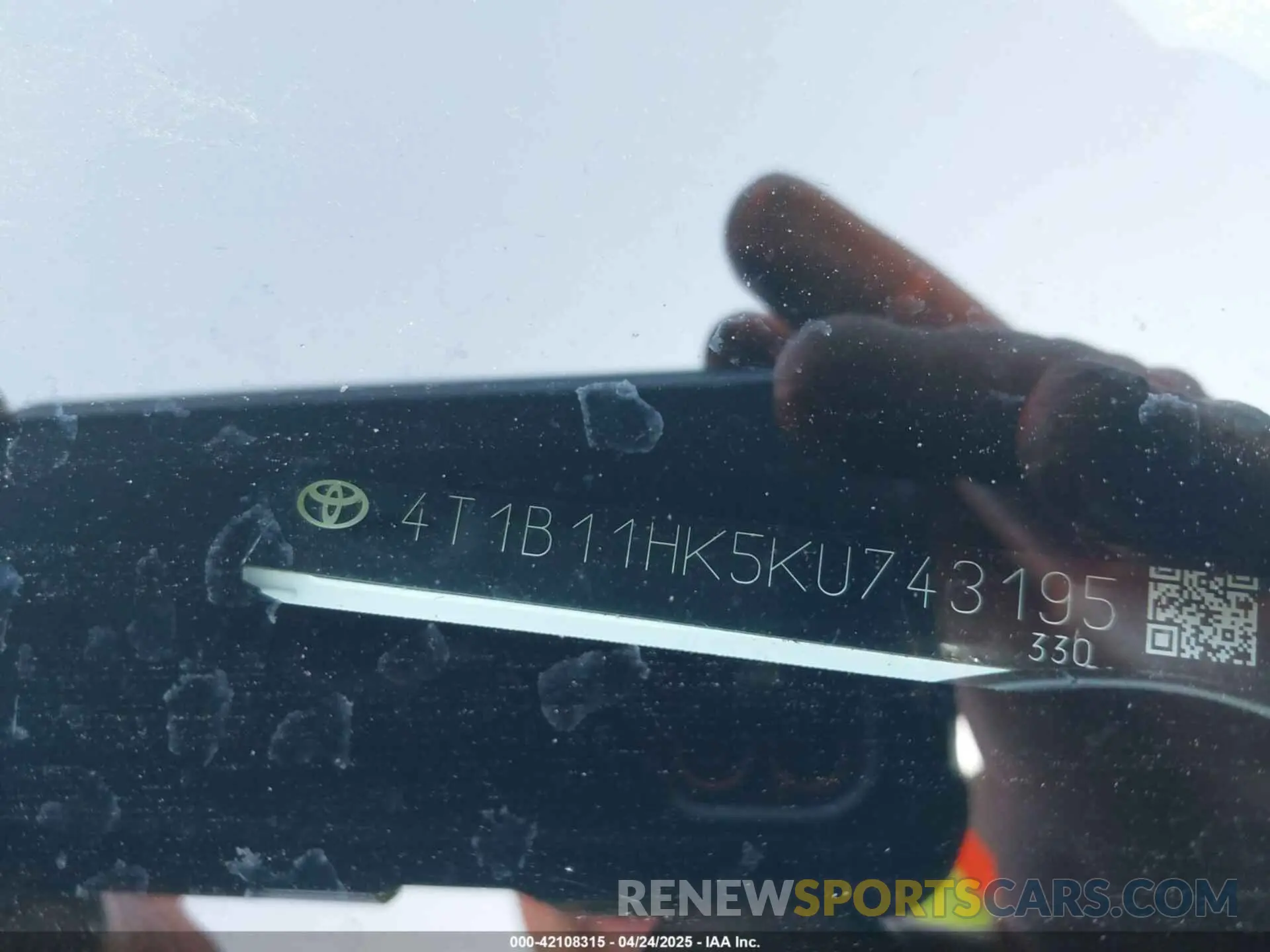 17 fotografías del automóvil dañado 4T1B11HK5KU743195 TOYOTA CAMRY 2019
