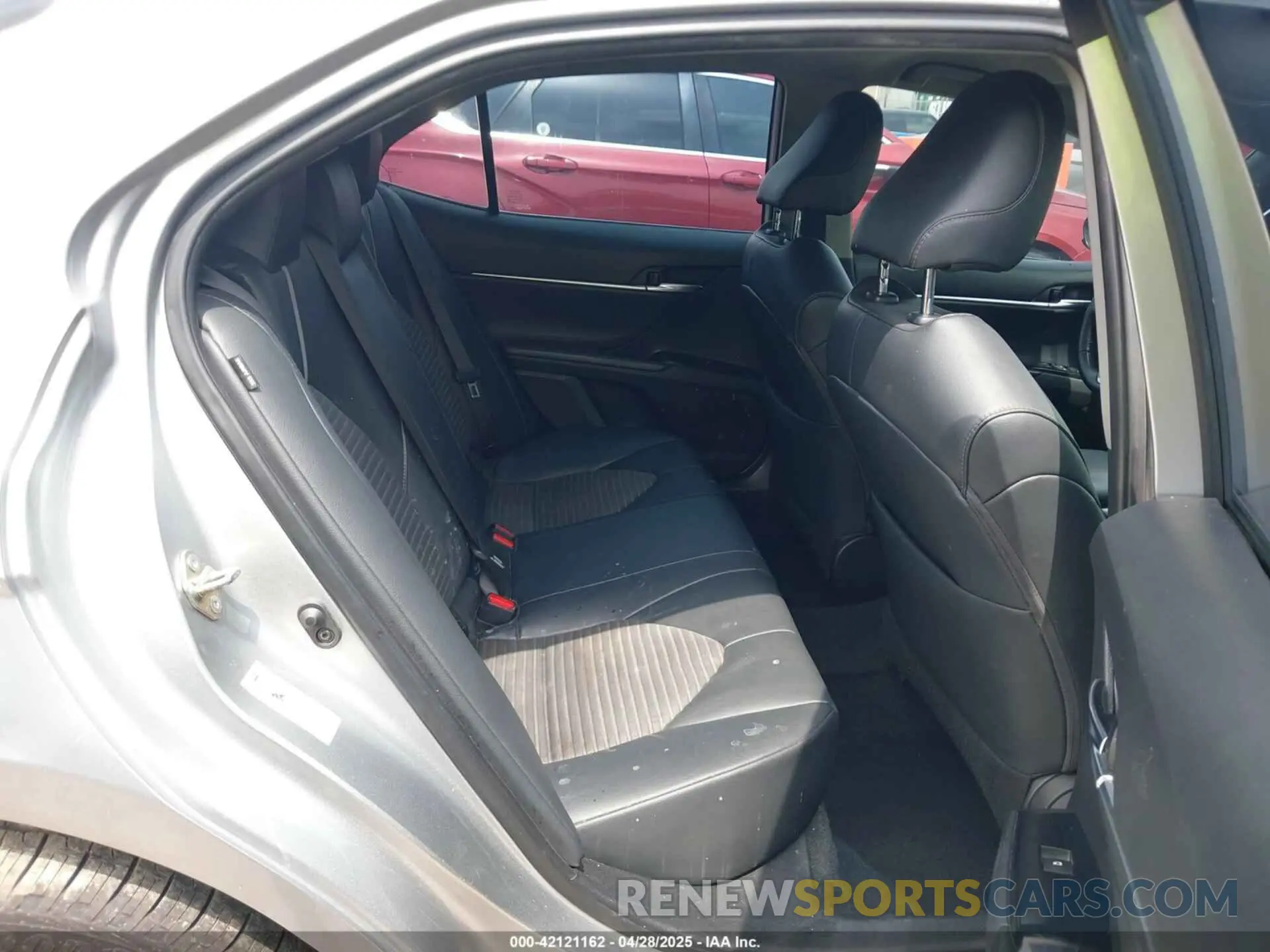 8 fotografías del automóvil dañado 4T1B11HK5KU744248 TOYOTA CAMRY 2019