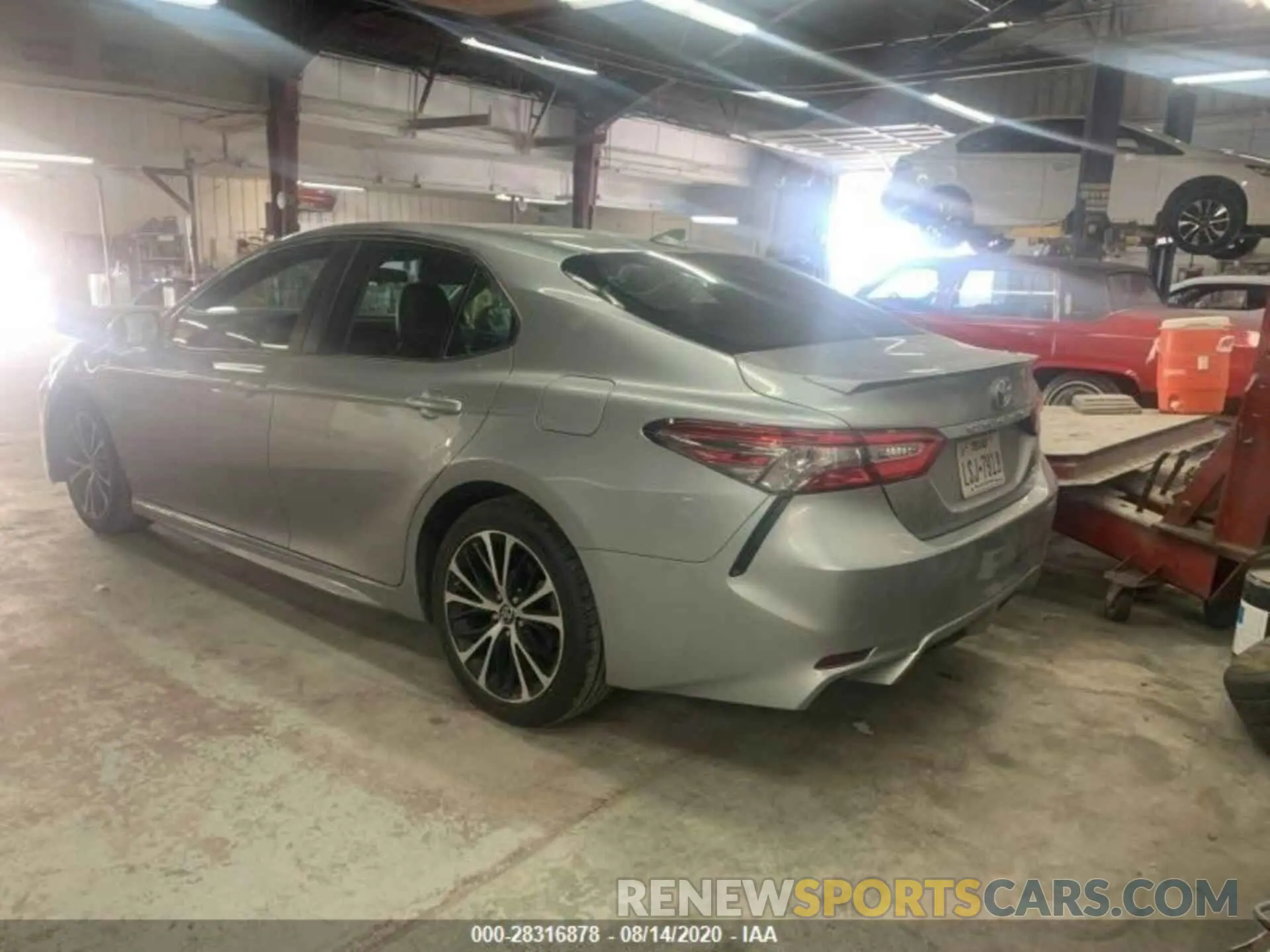 2 fotografías del automóvil dañado 4T1B11HK5KU750437 TOYOTA CAMRY 2019
