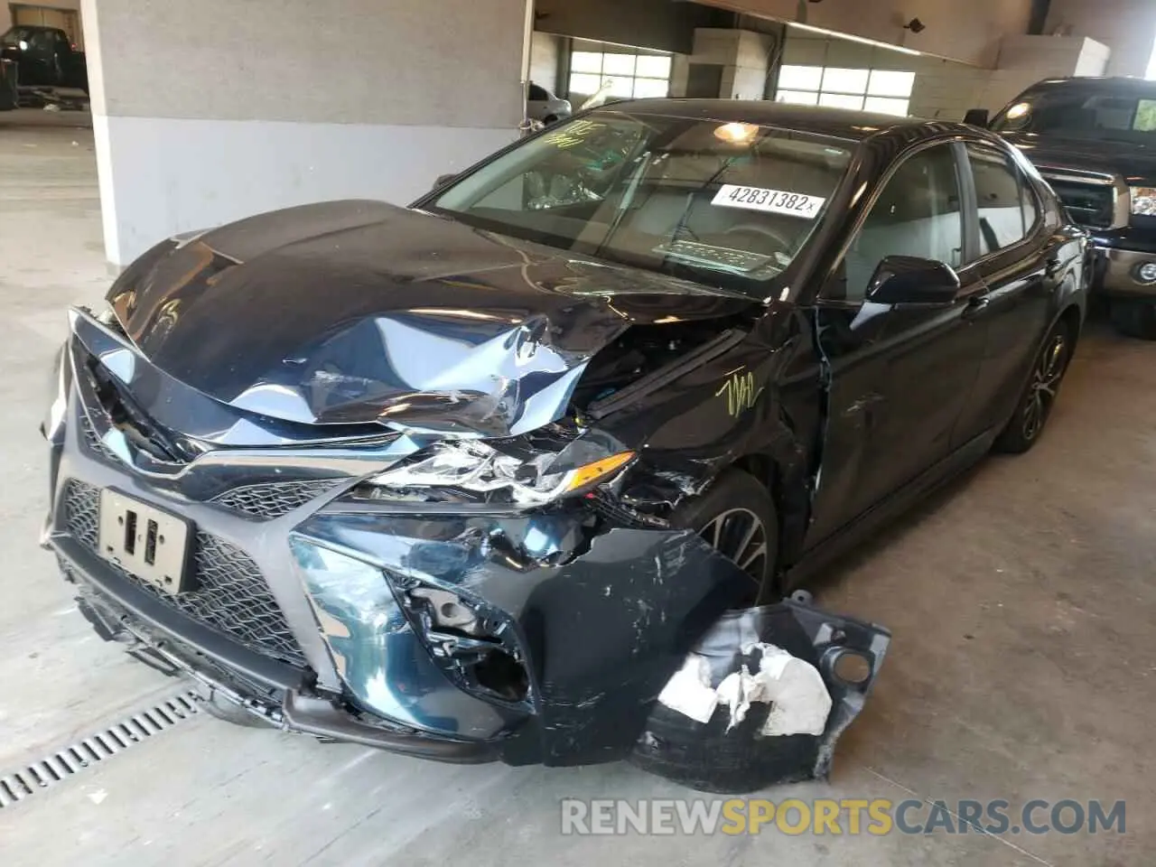 2 fotografías del automóvil dañado 4T1B11HK5KU751975 TOYOTA CAMRY 2019