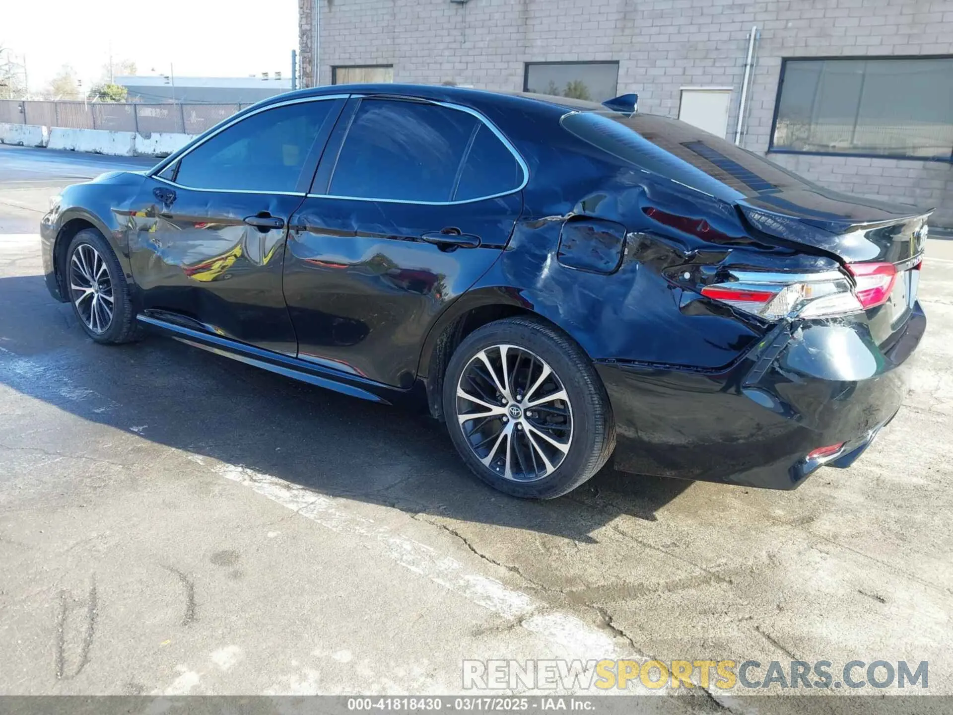 3 fotografías del automóvil dañado 4T1B11HK5KU752057 TOYOTA CAMRY 2019