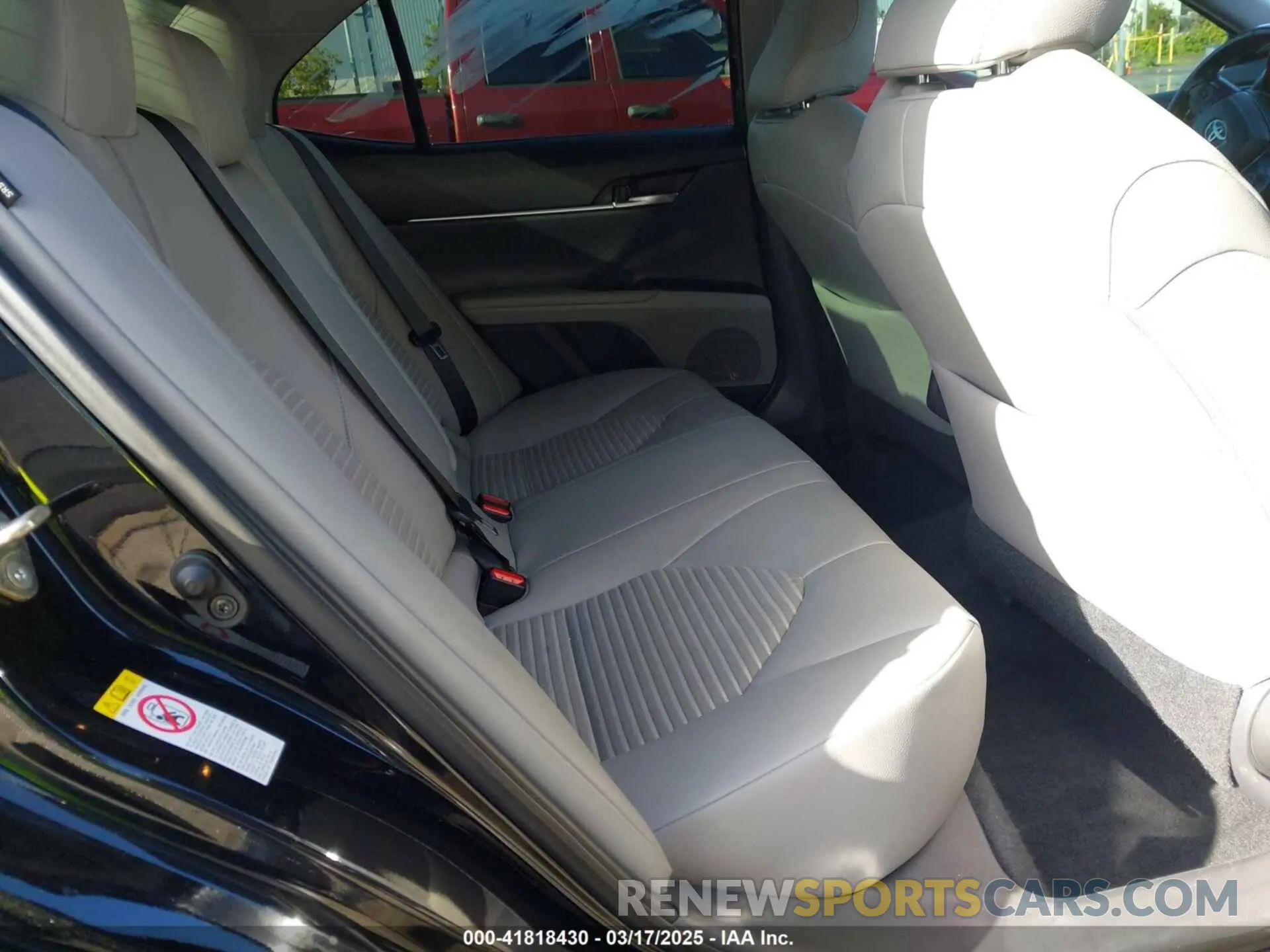8 fotografías del automóvil dañado 4T1B11HK5KU752057 TOYOTA CAMRY 2019