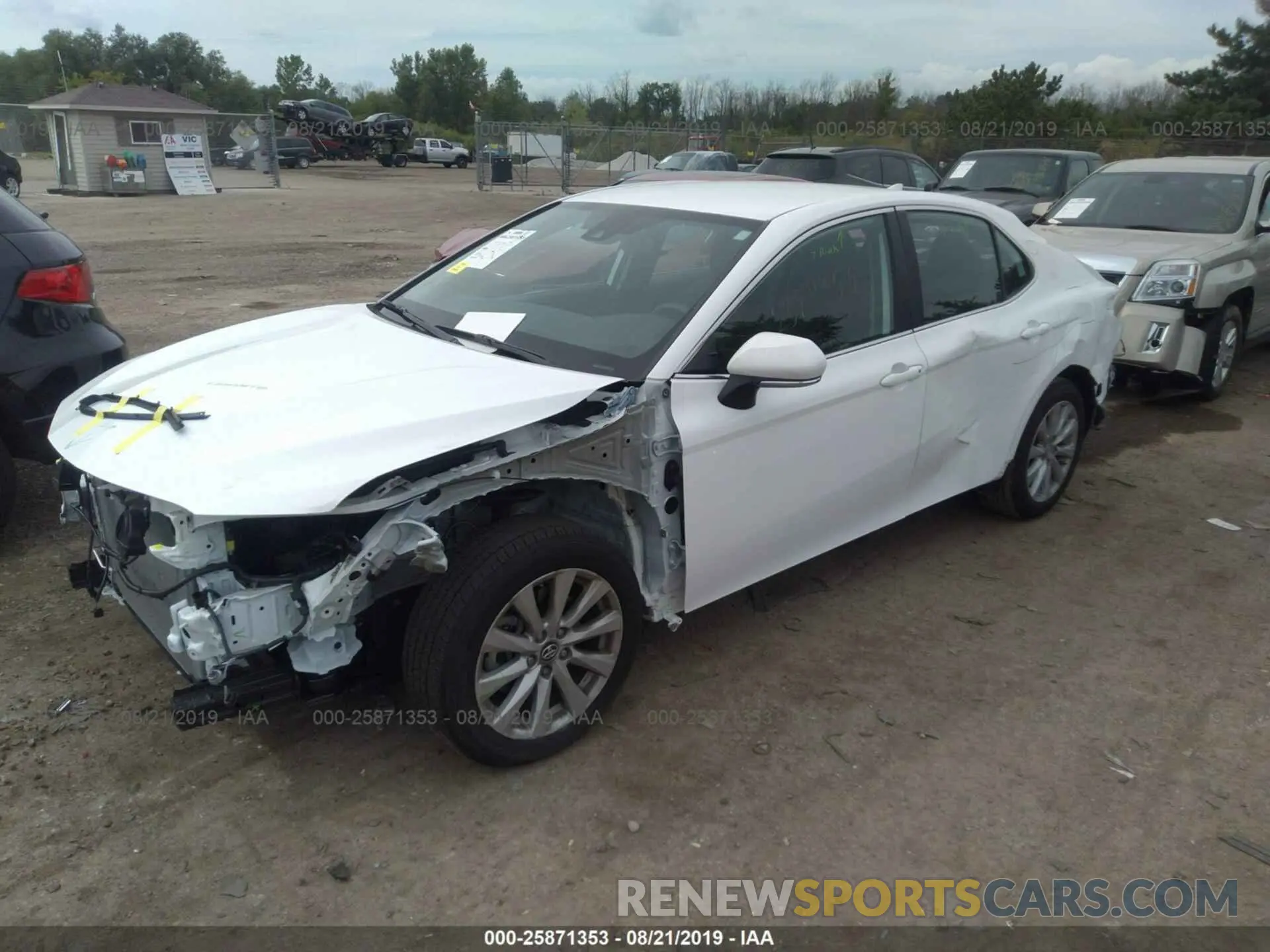 2 fotografías del automóvil dañado 4T1B11HK5KU752575 TOYOTA CAMRY 2019