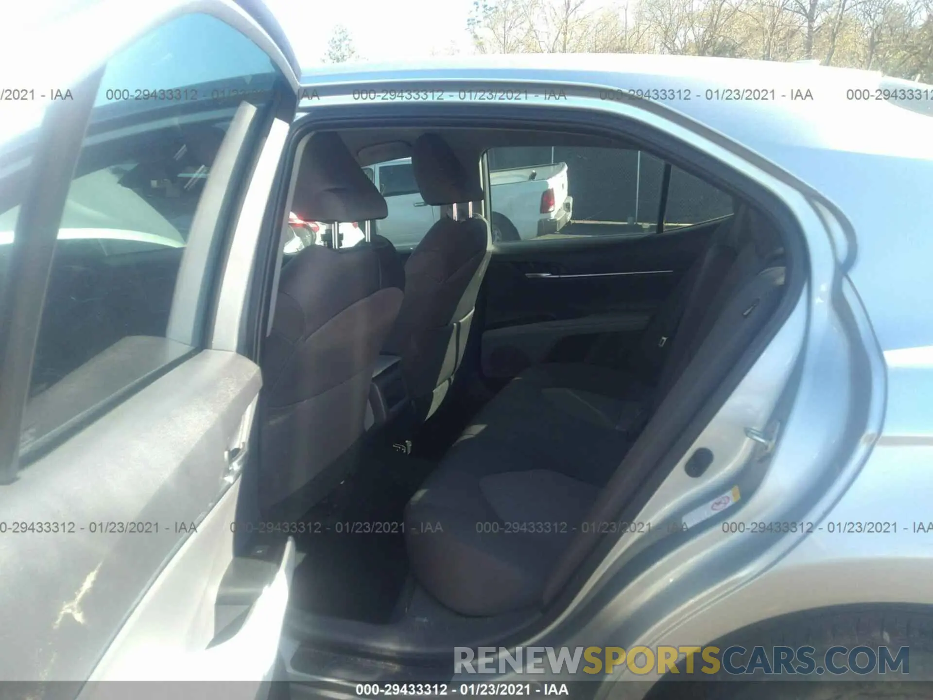 8 fotografías del automóvil dañado 4T1B11HK5KU761549 TOYOTA CAMRY 2019