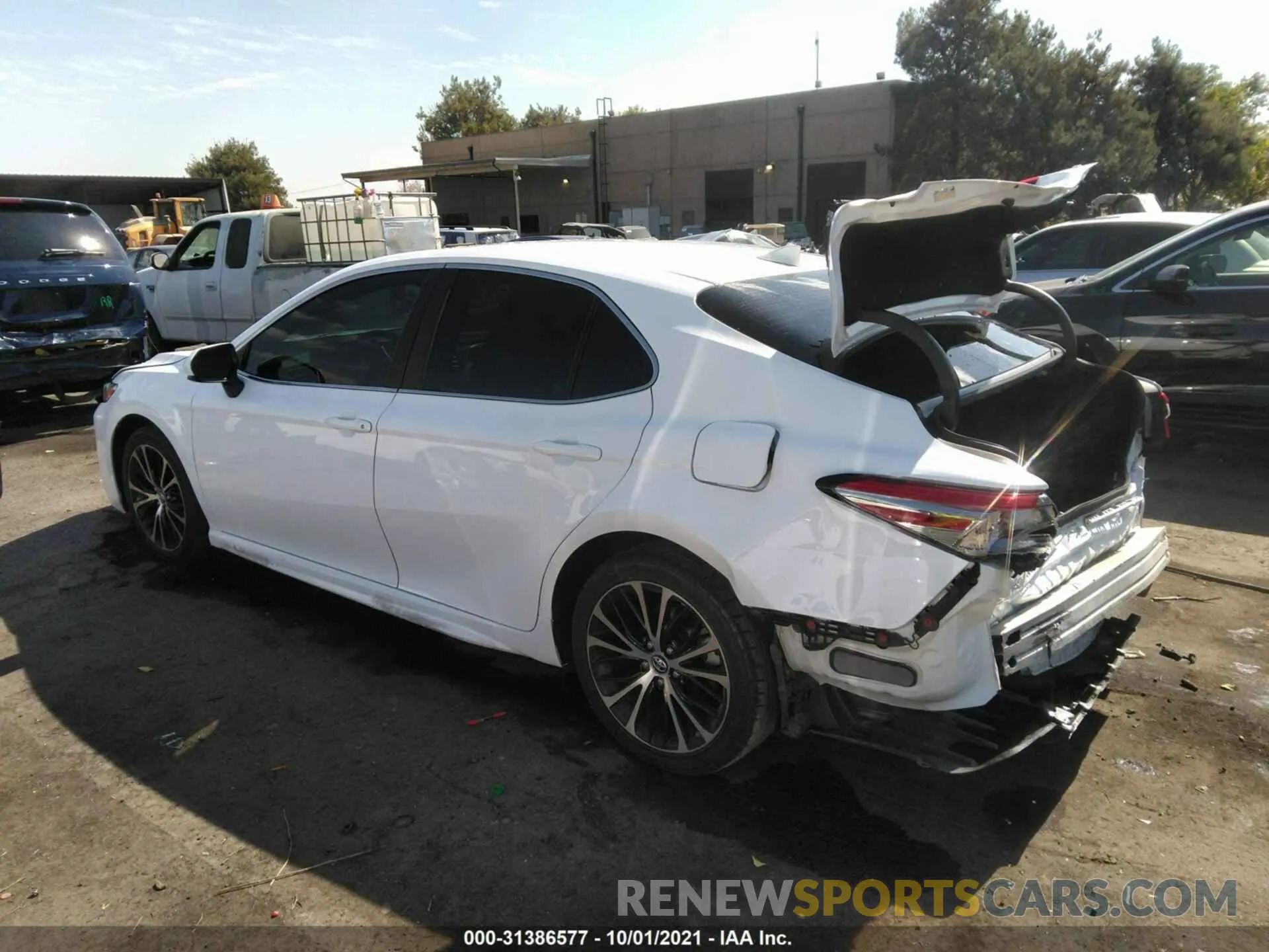3 fotografías del automóvil dañado 4T1B11HK5KU788623 TOYOTA CAMRY 2019