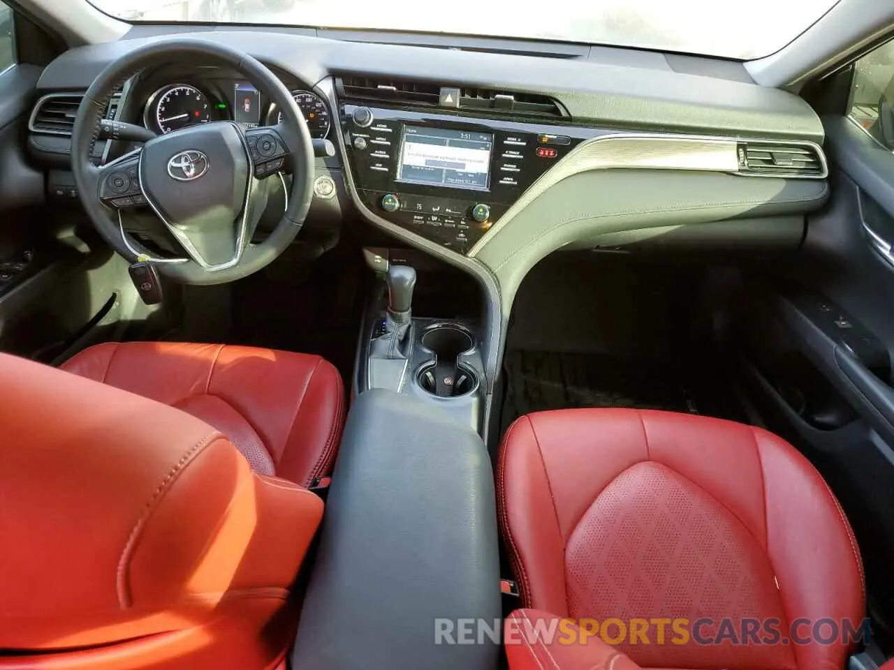 8 fotografías del automóvil dañado 4T1B11HK5KU796186 TOYOTA CAMRY 2019