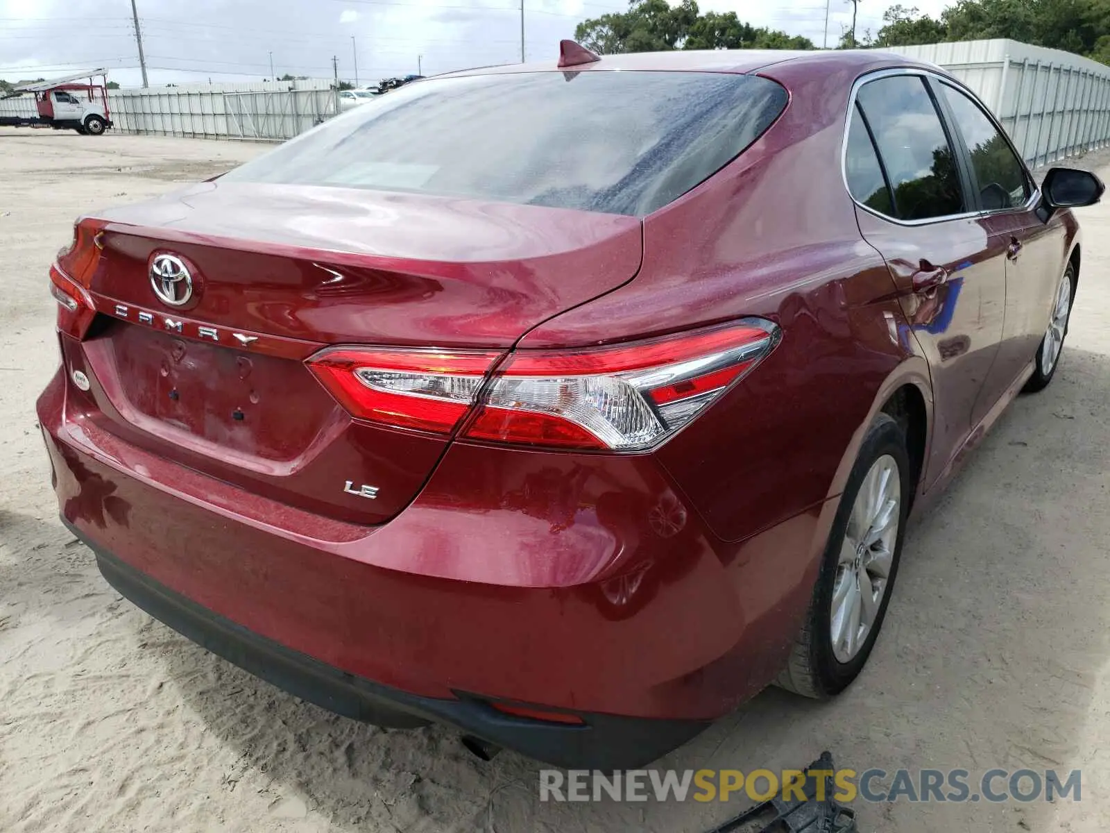 4 fotografías del automóvil dañado 4T1B11HK5KU809695 TOYOTA CAMRY 2019