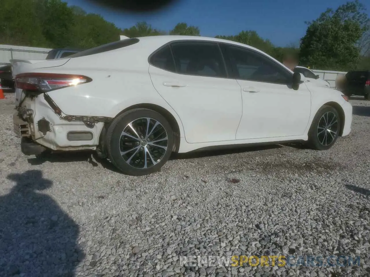3 fotografías del automóvil dañado 4T1B11HK5KU815013 TOYOTA CAMRY 2019