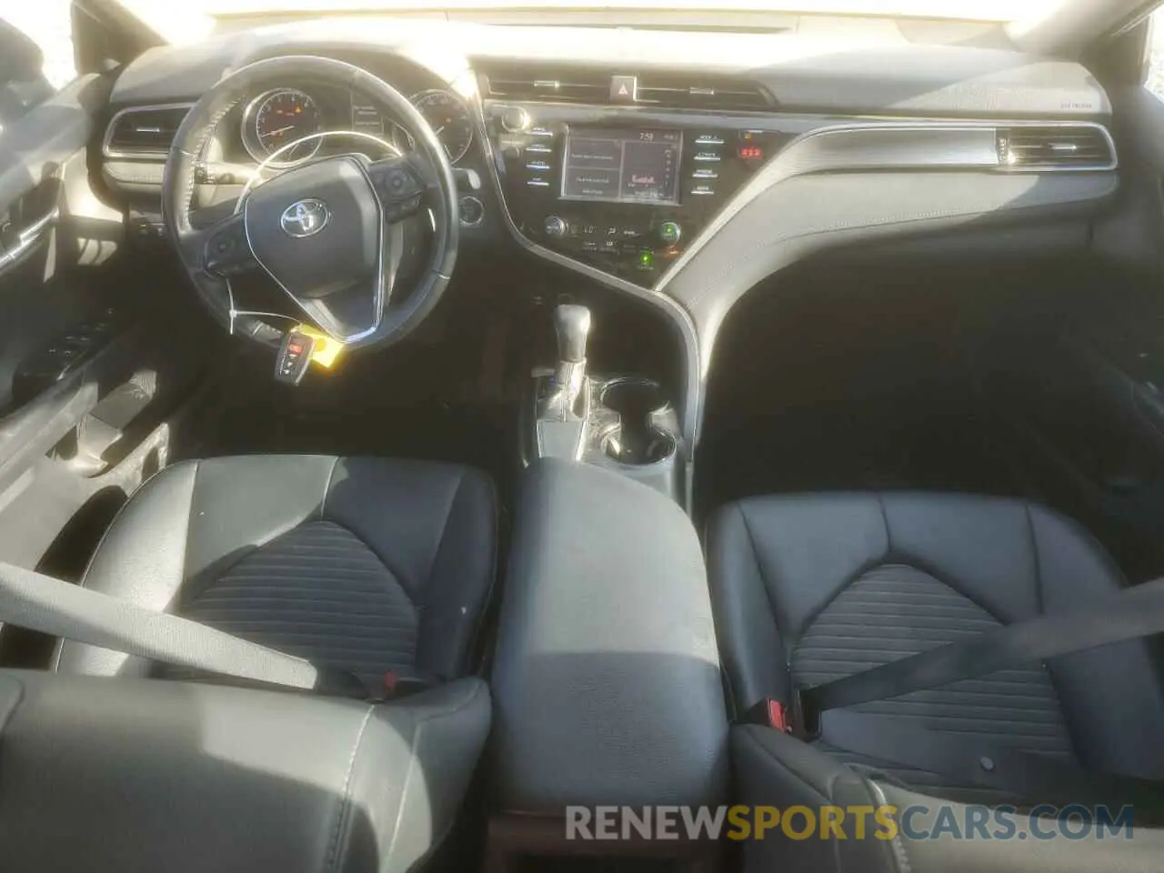 8 fotografías del automóvil dañado 4T1B11HK5KU815013 TOYOTA CAMRY 2019