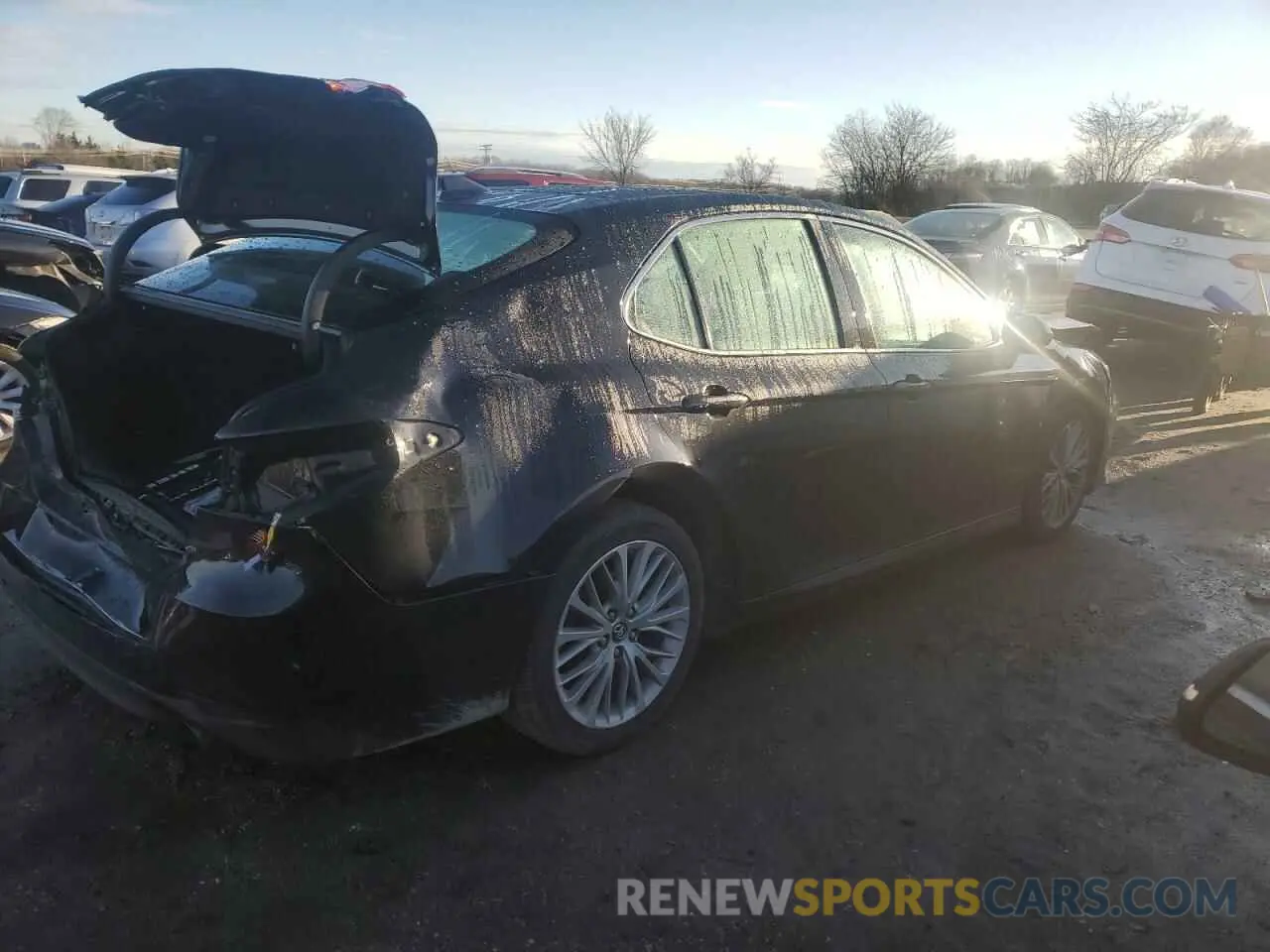 3 fotografías del automóvil dañado 4T1B11HK5KU835536 TOYOTA CAMRY 2019