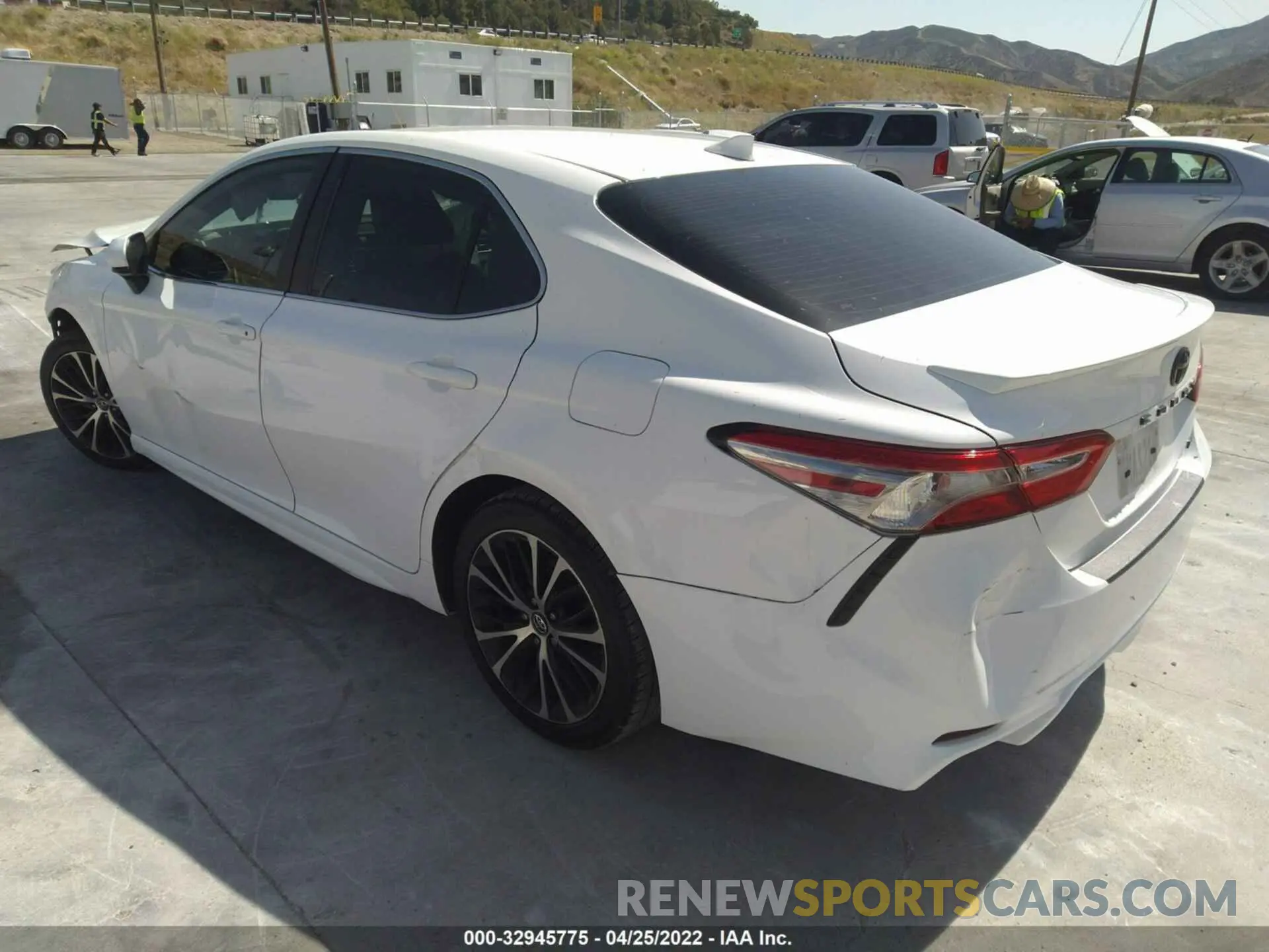 3 fotografías del automóvil dañado 4T1B11HK5KU843961 TOYOTA CAMRY 2019