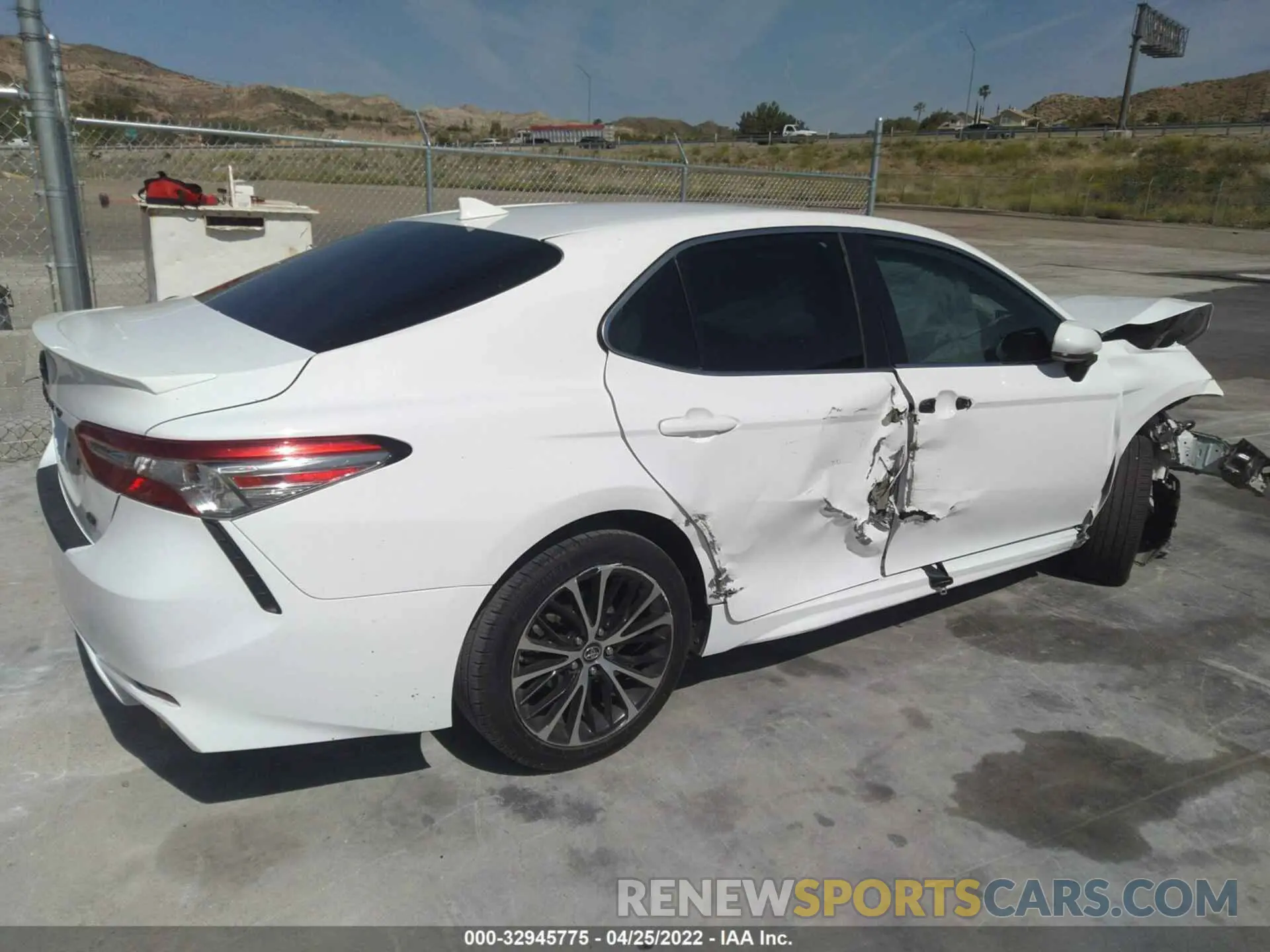 4 fotografías del automóvil dañado 4T1B11HK5KU843961 TOYOTA CAMRY 2019