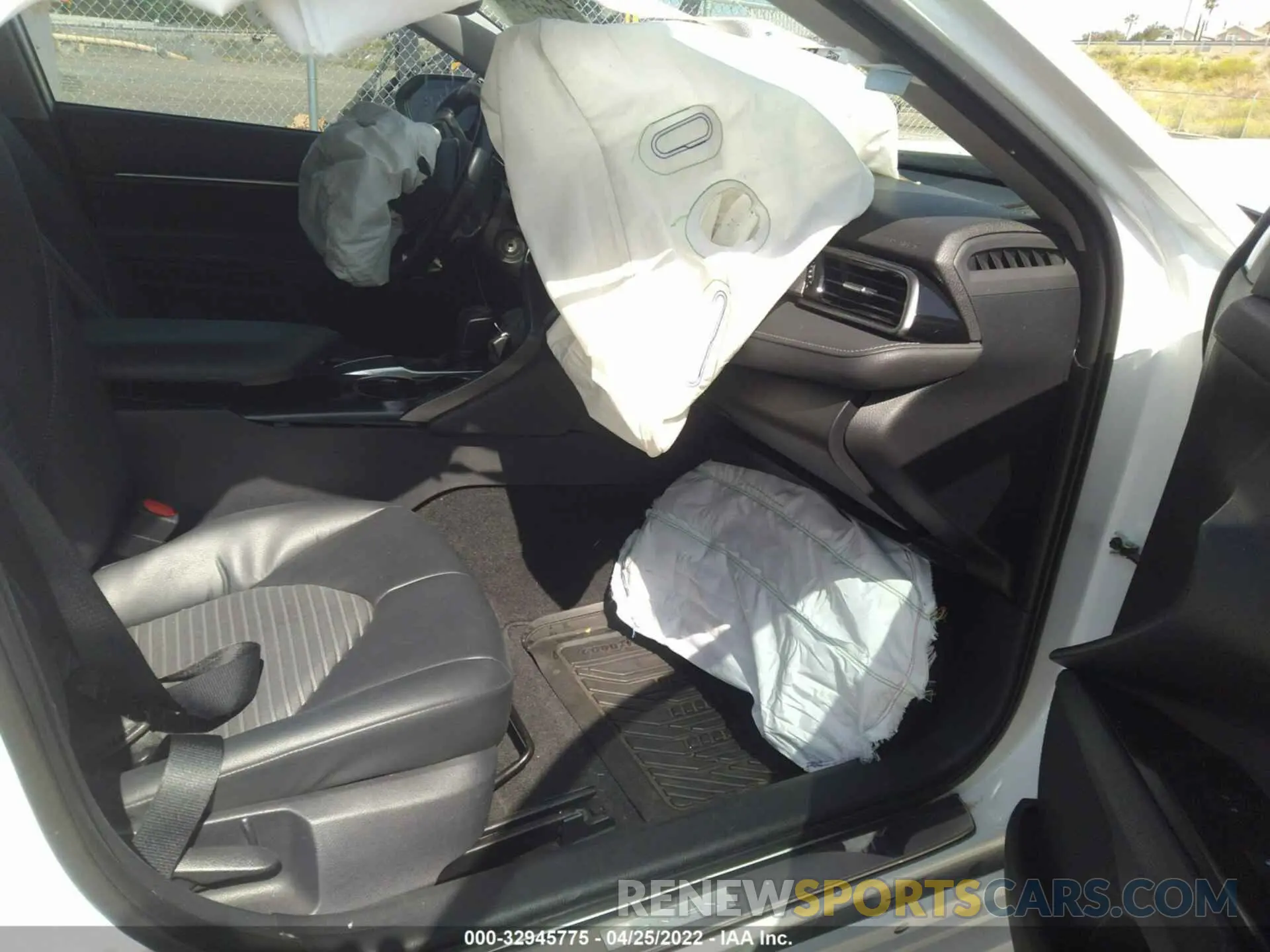 5 fotografías del automóvil dañado 4T1B11HK5KU843961 TOYOTA CAMRY 2019