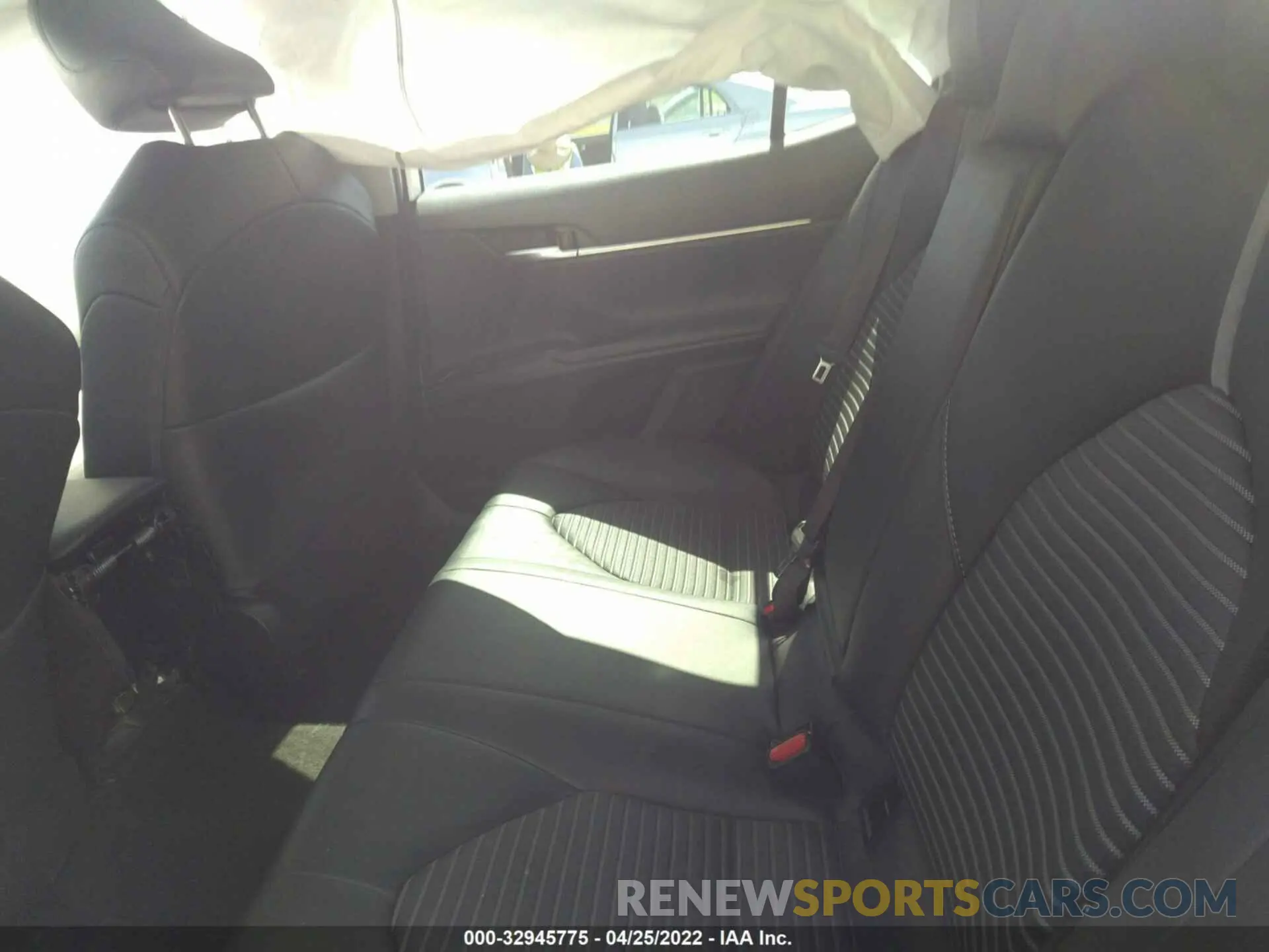 8 fotografías del automóvil dañado 4T1B11HK5KU843961 TOYOTA CAMRY 2019